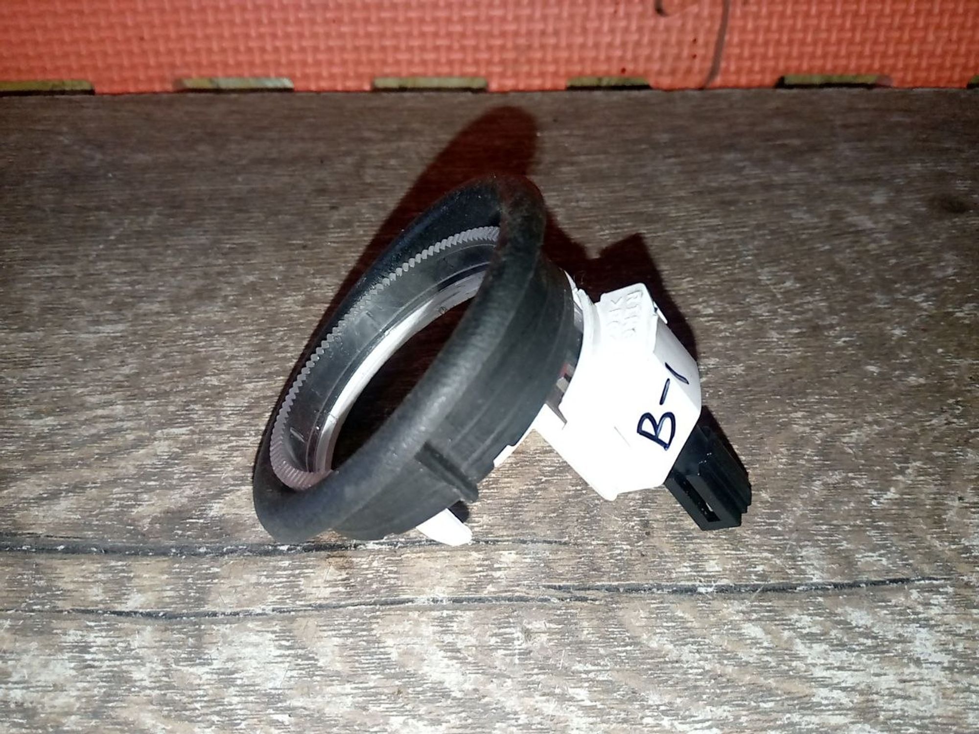 https://ycs.partsauto.market/partsauto-images/thmbs/userImages/a486c87f8955b6e25f9185efee619899/part/86caa99b-8fe3-4524-9f86-4eca165bff6e_1775855042077.jpg