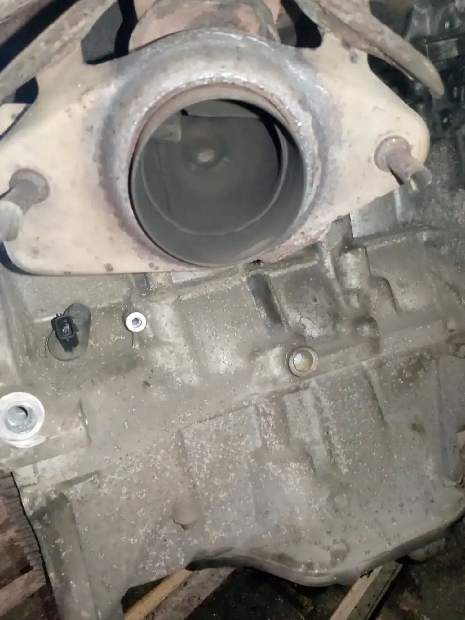 https://ycs.partsauto.market/partsauto-images/thmbs/userImages/a486c87f8955b6e25f9185efee619899/part/86d0189e-a13f-4e5f-a9da-f12f1c7b2298_1780043742845.jpg