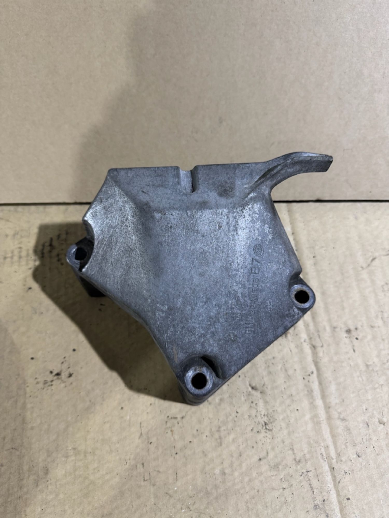 https://ycs.partsauto.market/partsauto-images/thmbs/userImages/a486c87f8955b6e25f9185efee619899/part/872b1330-197f-4c0e-87da-cb5421640389_1786654551986.jpg