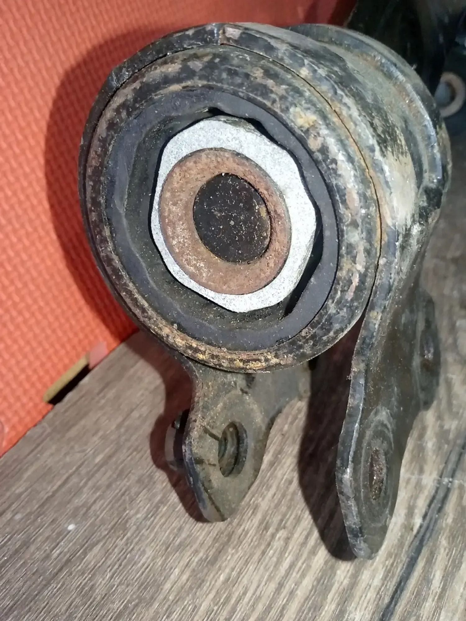 https://ycs.partsauto.market/partsauto-images/thmbs/userImages/a486c87f8955b6e25f9185efee619899/part/88c1d43d-02b2-40b2-920e-01c0e13d3296_1779793148063.jpg