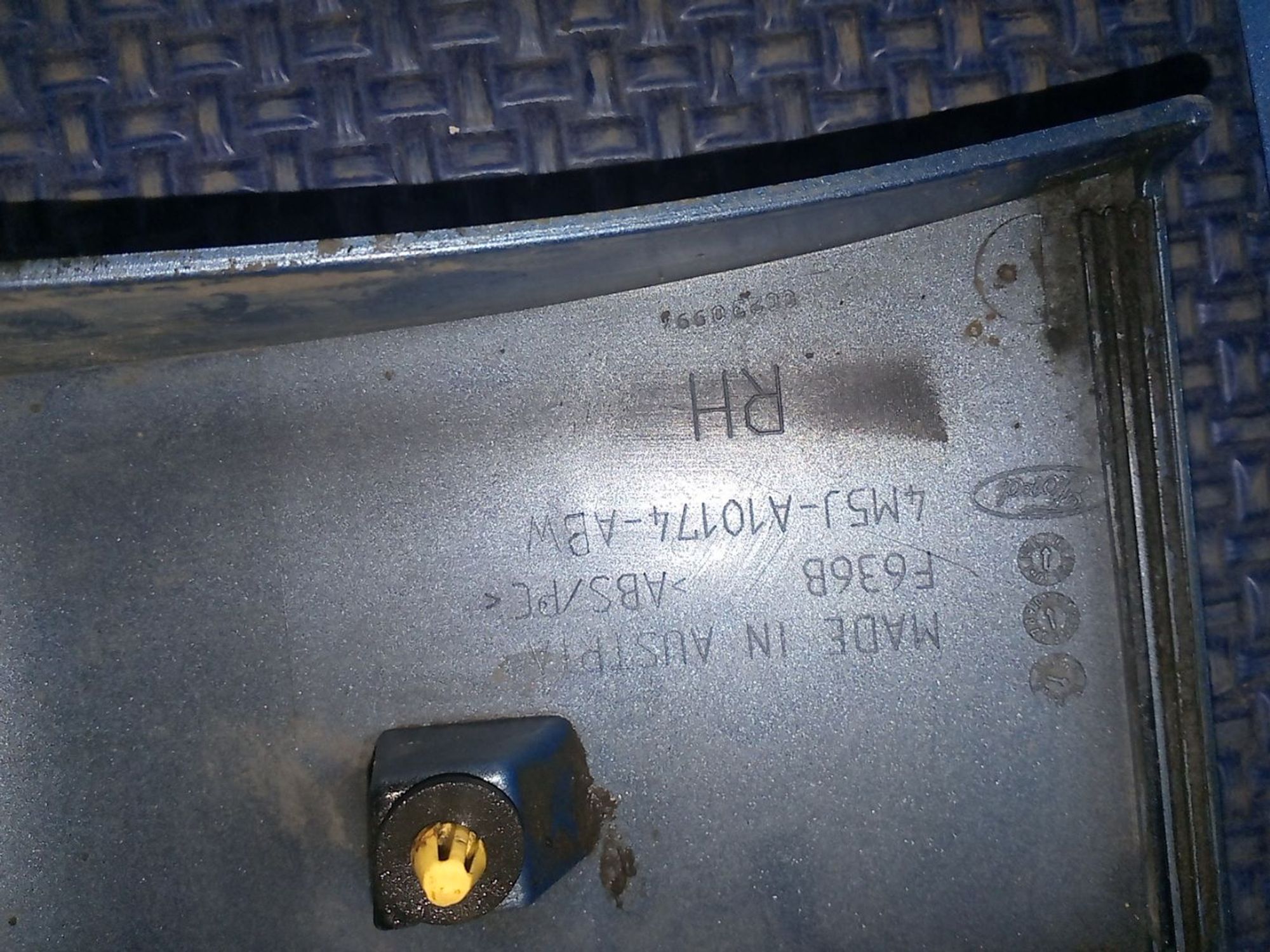 https://ycs.partsauto.market/partsauto-images/thmbs/userImages/a486c87f8955b6e25f9185efee619899/part/8d977d5a-f267-4480-a88c-42042a805978_1782455343585.jpg
