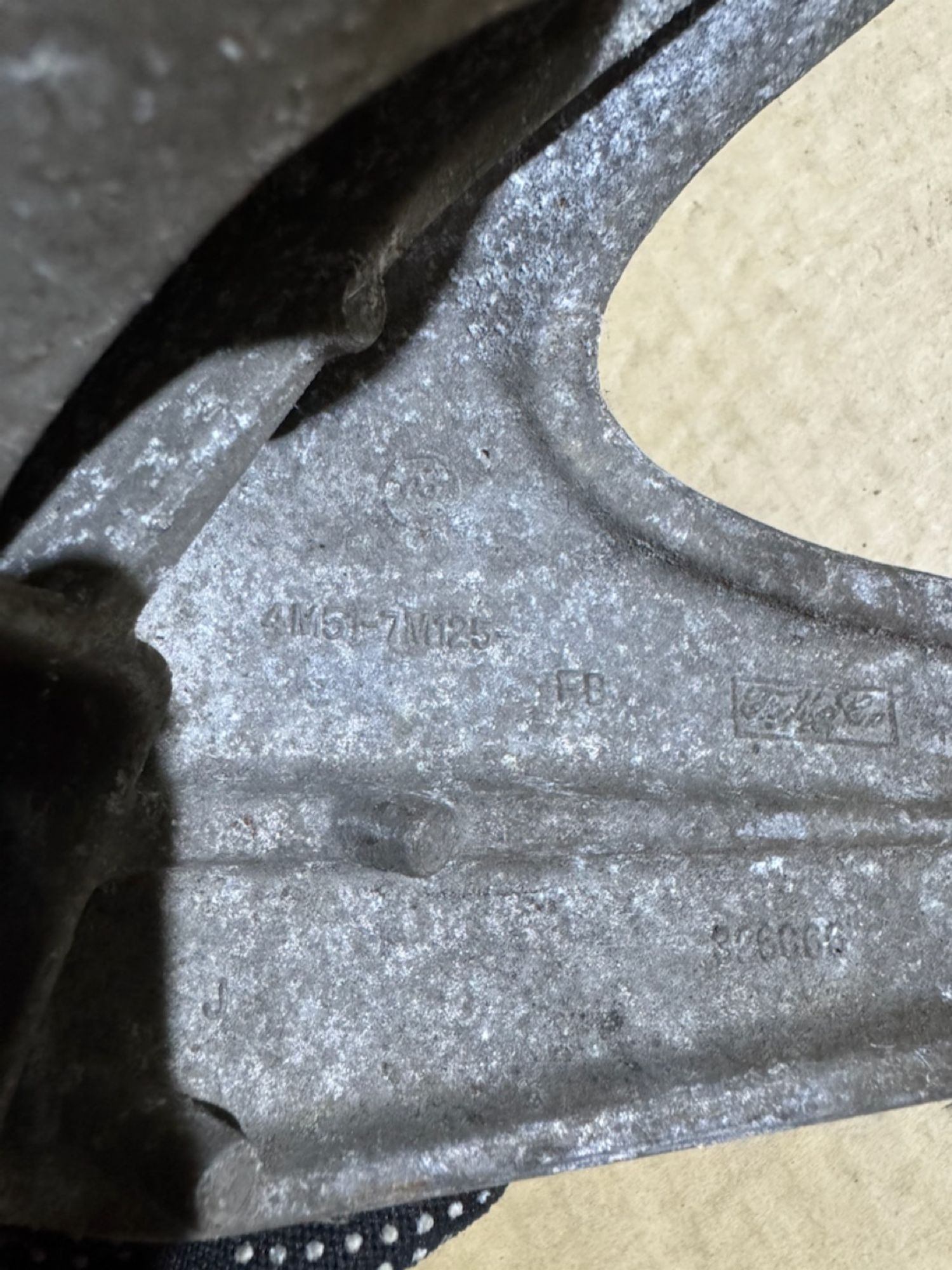 https://ycs.partsauto.market/partsauto-images/thmbs/userImages/a486c87f8955b6e25f9185efee619899/part/8eead6e7-7c97-4757-9ce4-0b0fe2d81216_1786352470478.jpg