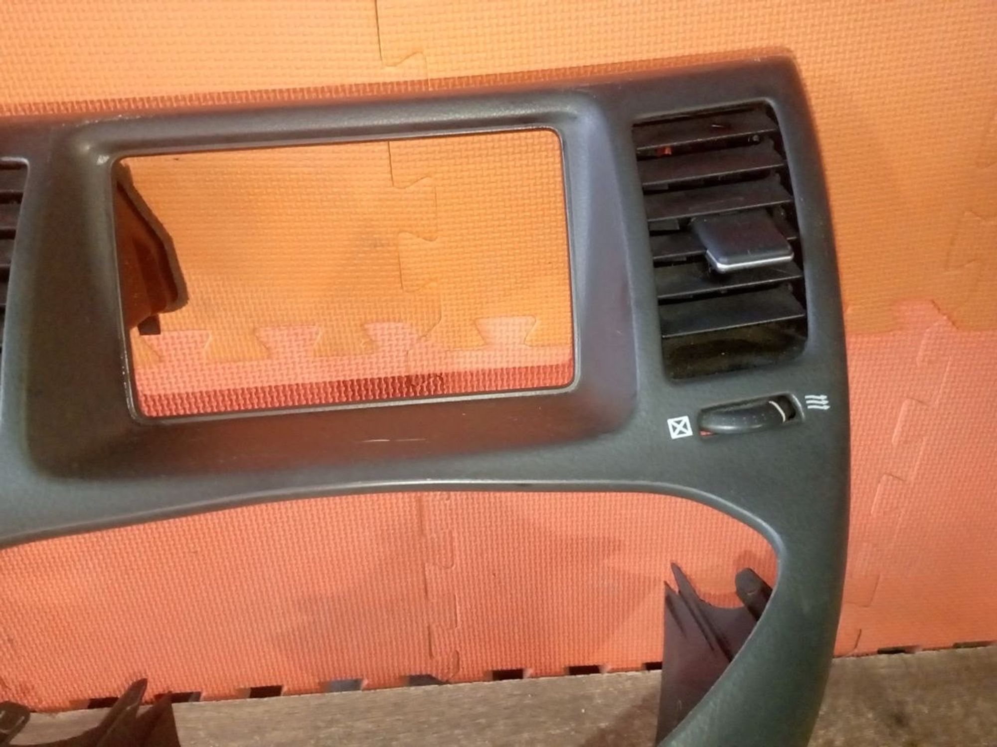 https://ycs.partsauto.market/partsauto-images/thmbs/userImages/a486c87f8955b6e25f9185efee619899/part/93287bde-62aa-4425-8c0e-f05e97ac2cfc_1775855417561.jpg