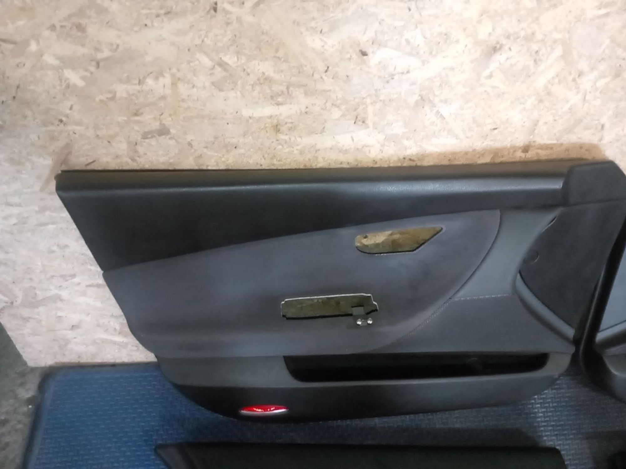 https://ycs.partsauto.market/partsauto-images/thmbs/userImages/a486c87f8955b6e25f9185efee619899/part/932bd528-cc6f-4064-956f-3541034fe7c3_1775917533794.jpg