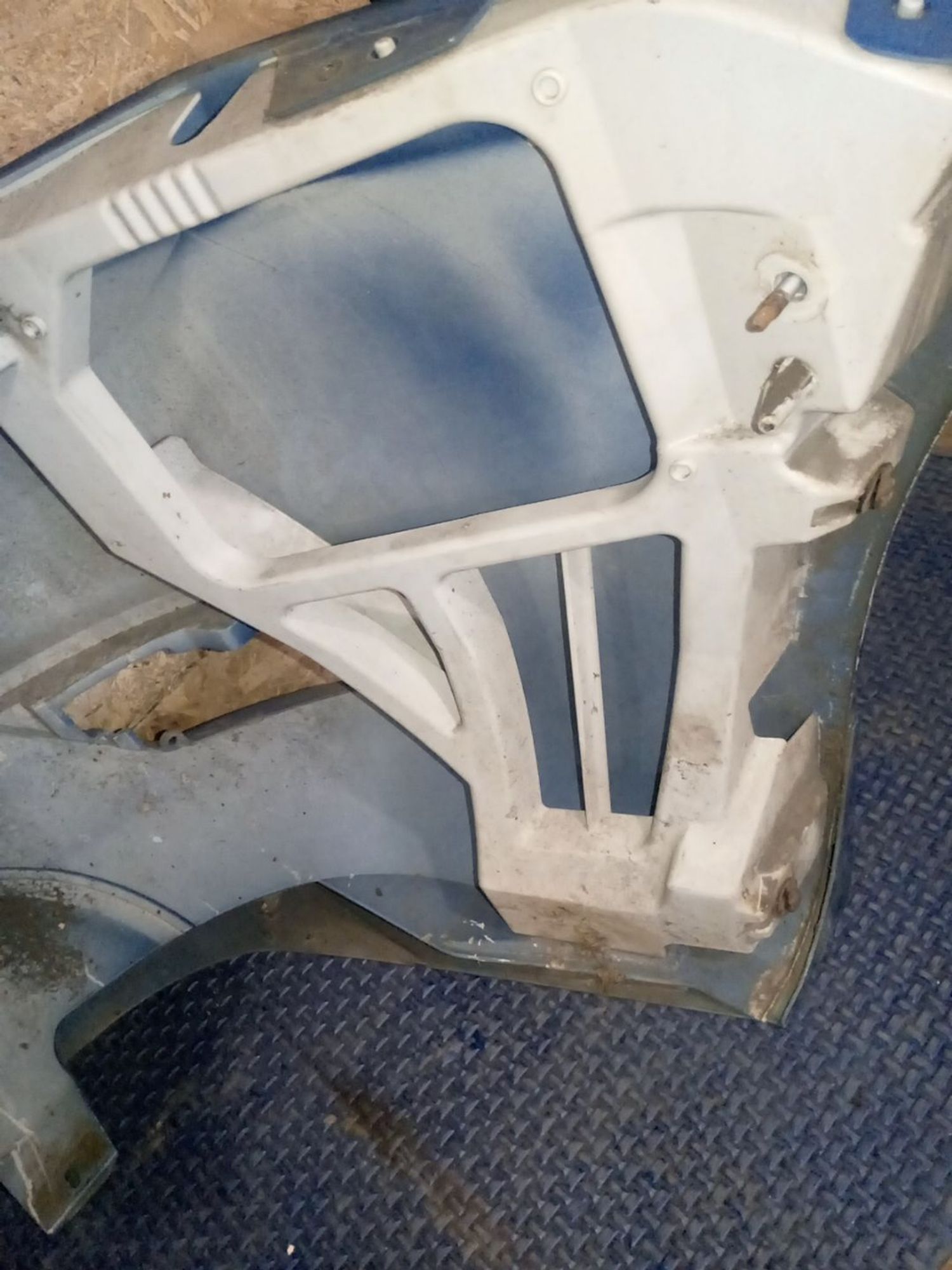 https://ycs.partsauto.market/partsauto-images/thmbs/userImages/a486c87f8955b6e25f9185efee619899/part/93bb6634-c19d-4394-ae39-c7f43c75f65b_1782455446655.jpg