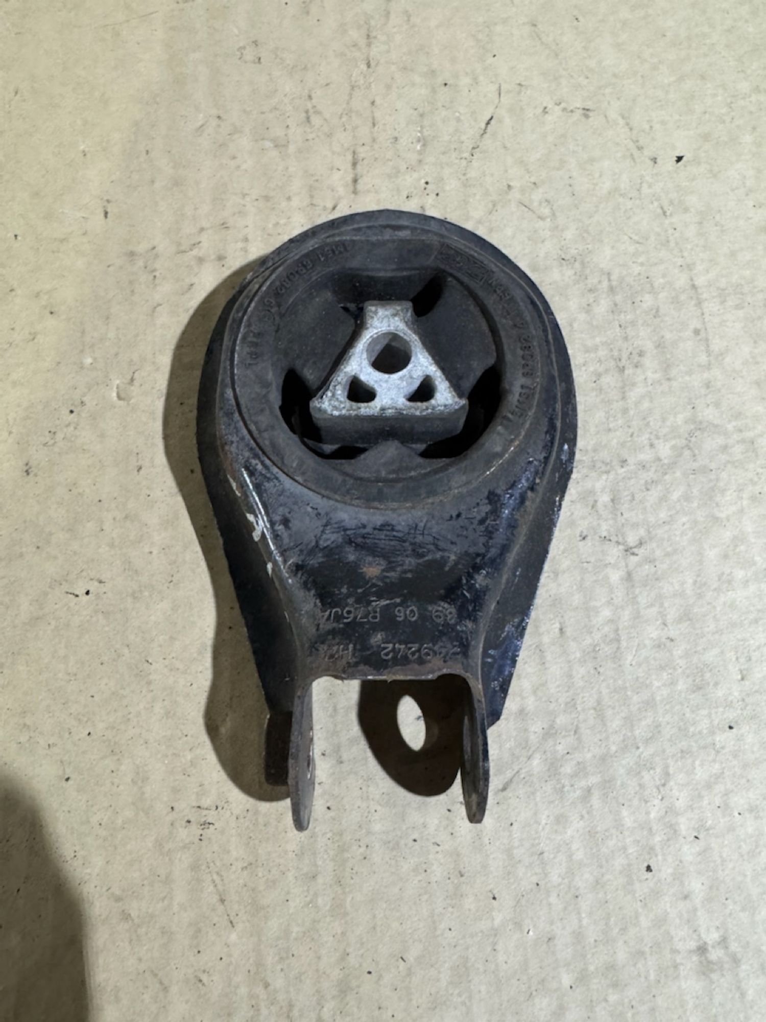 https://ycs.partsauto.market/partsauto-images/thmbs/userImages/a486c87f8955b6e25f9185efee619899/part/986b951b-23a0-4b58-94ba-a6dbda004967_1786353679270.jpg