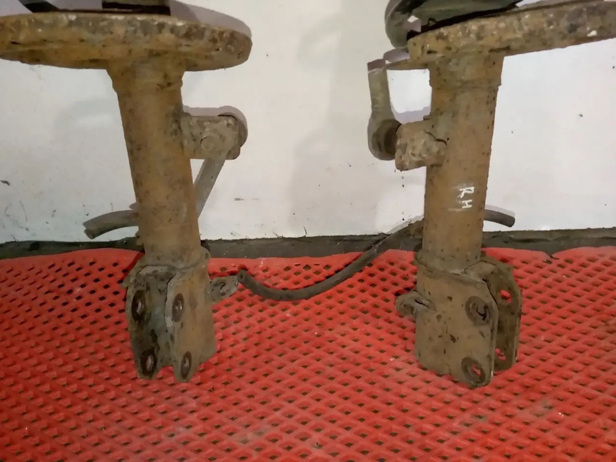 https://ycs.partsauto.market/partsauto-images/thmbs/userImages/a486c87f8955b6e25f9185efee619899/part/99a98279-2507-4230-9d7a-ad19cdf93d09_1786639233646.jpg