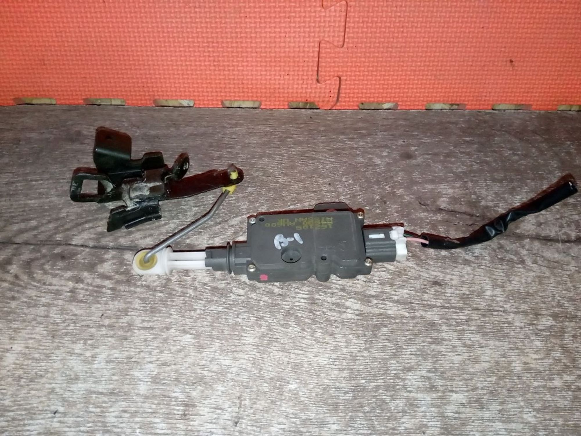 https://ycs.partsauto.market/partsauto-images/thmbs/userImages/a486c87f8955b6e25f9185efee619899/part/9d28ddcc-8829-448c-b8b4-a876e30bdcf9_1775856571127.jpg