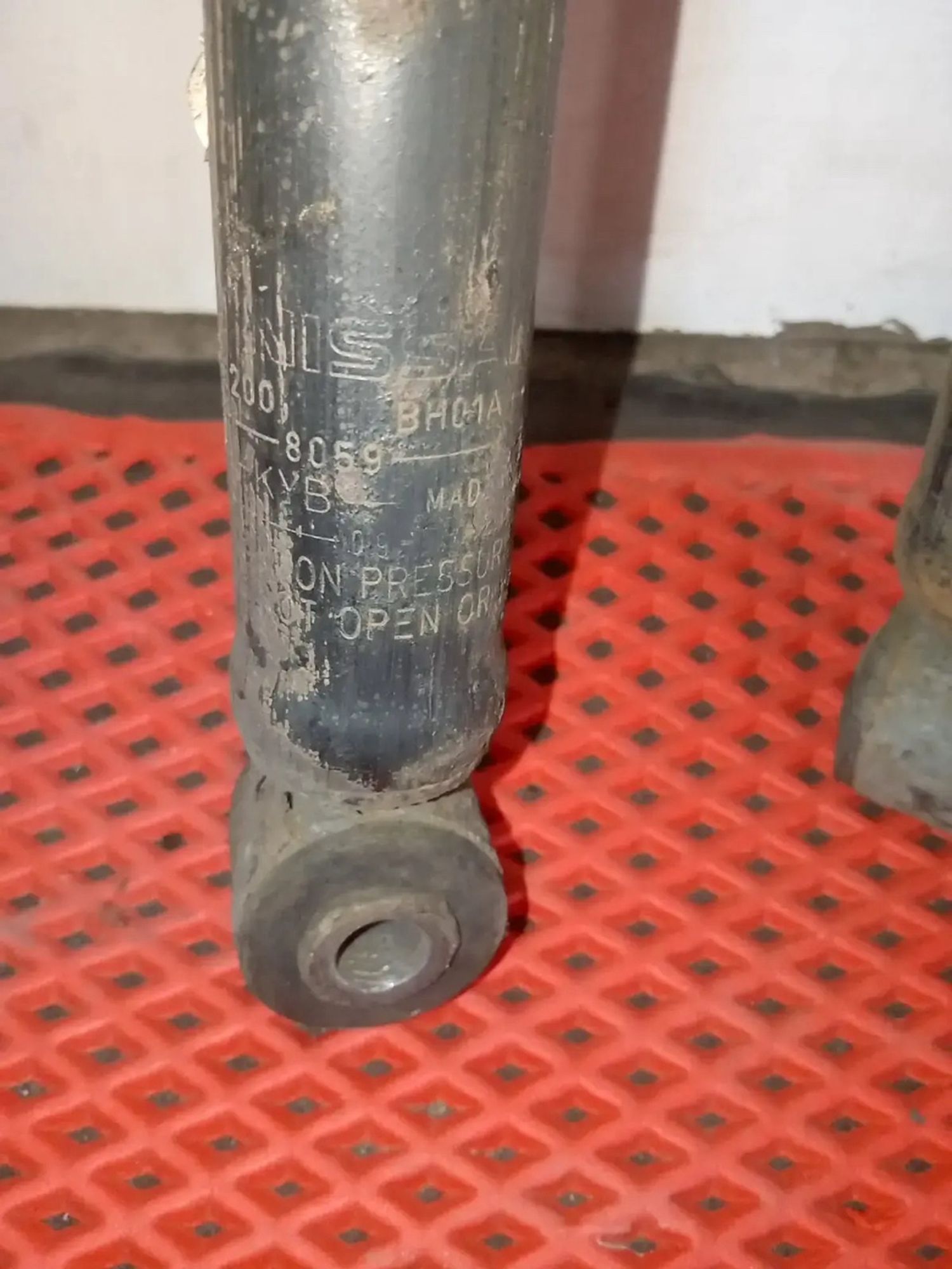 https://ycs.partsauto.market/partsauto-images/thmbs/userImages/a486c87f8955b6e25f9185efee619899/part/a623ff90-04ae-4e87-a29d-34afb93e35f0_1779793316156.jpg