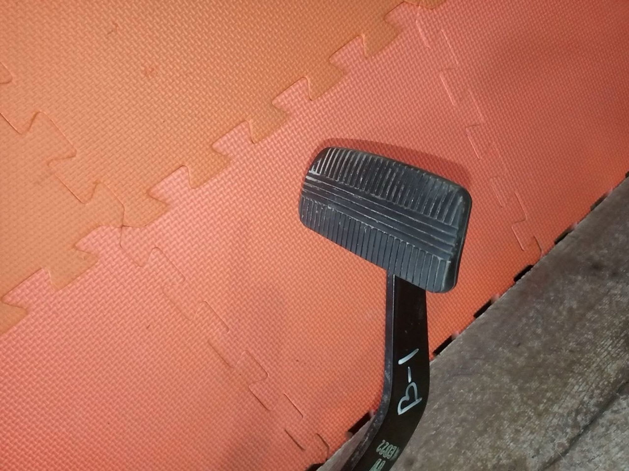 https://ycs.partsauto.market/partsauto-images/thmbs/userImages/a486c87f8955b6e25f9185efee619899/part/aaa237d3-0d43-4678-8baf-e3ccc9e63e32_1775855493162.jpg