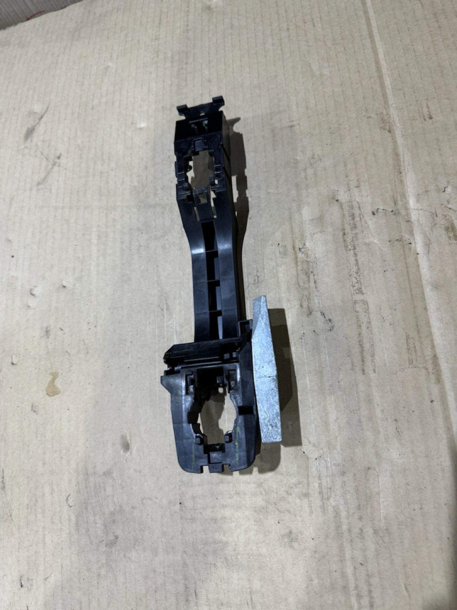 https://ycs.partsauto.market/partsauto-images/thmbs/userImages/a486c87f8955b6e25f9185efee619899/part/b8878b76-ad3d-437e-ab65-fe25bd28169b_1775853935961.jpg