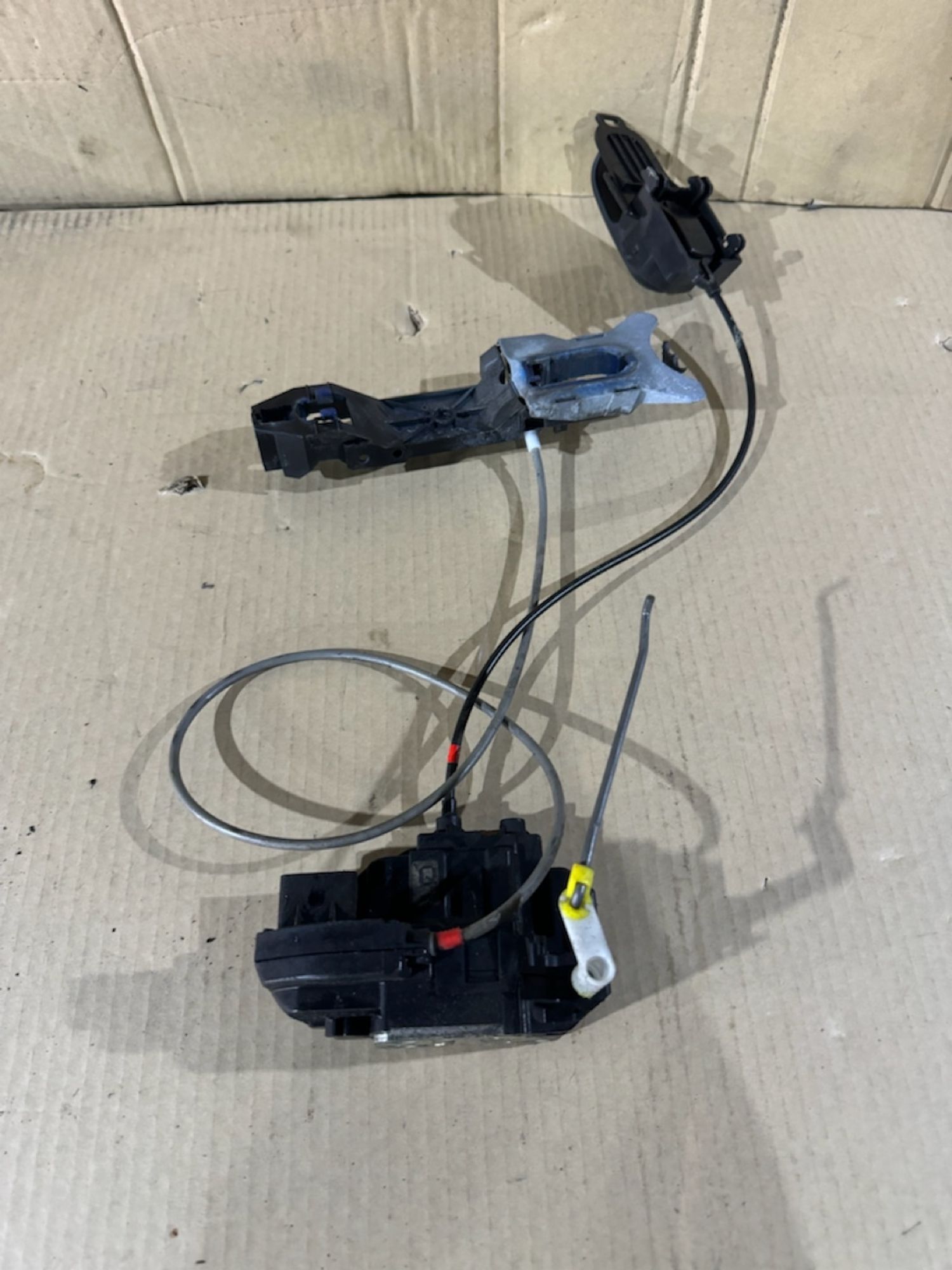 https://ycs.partsauto.market/partsauto-images/thmbs/userImages/a486c87f8955b6e25f9185efee619899/part/ba601256-5628-4372-804d-7c59e261f159_1779786230524.jpg