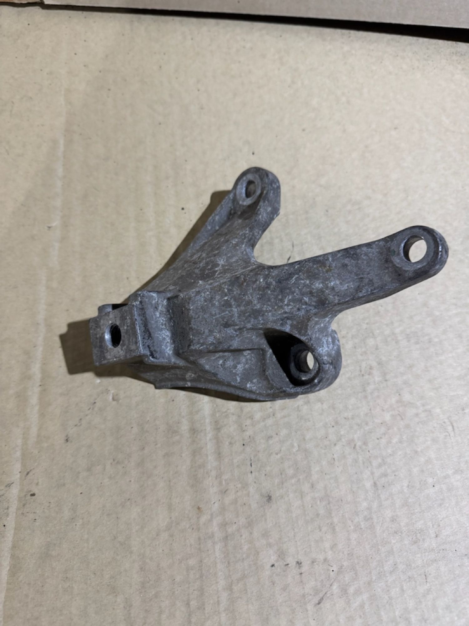 https://ycs.partsauto.market/partsauto-images/thmbs/userImages/a486c87f8955b6e25f9185efee619899/part/bbd0a684-02c3-4ec9-a4a3-469b74d6e238_1786352468688.jpg