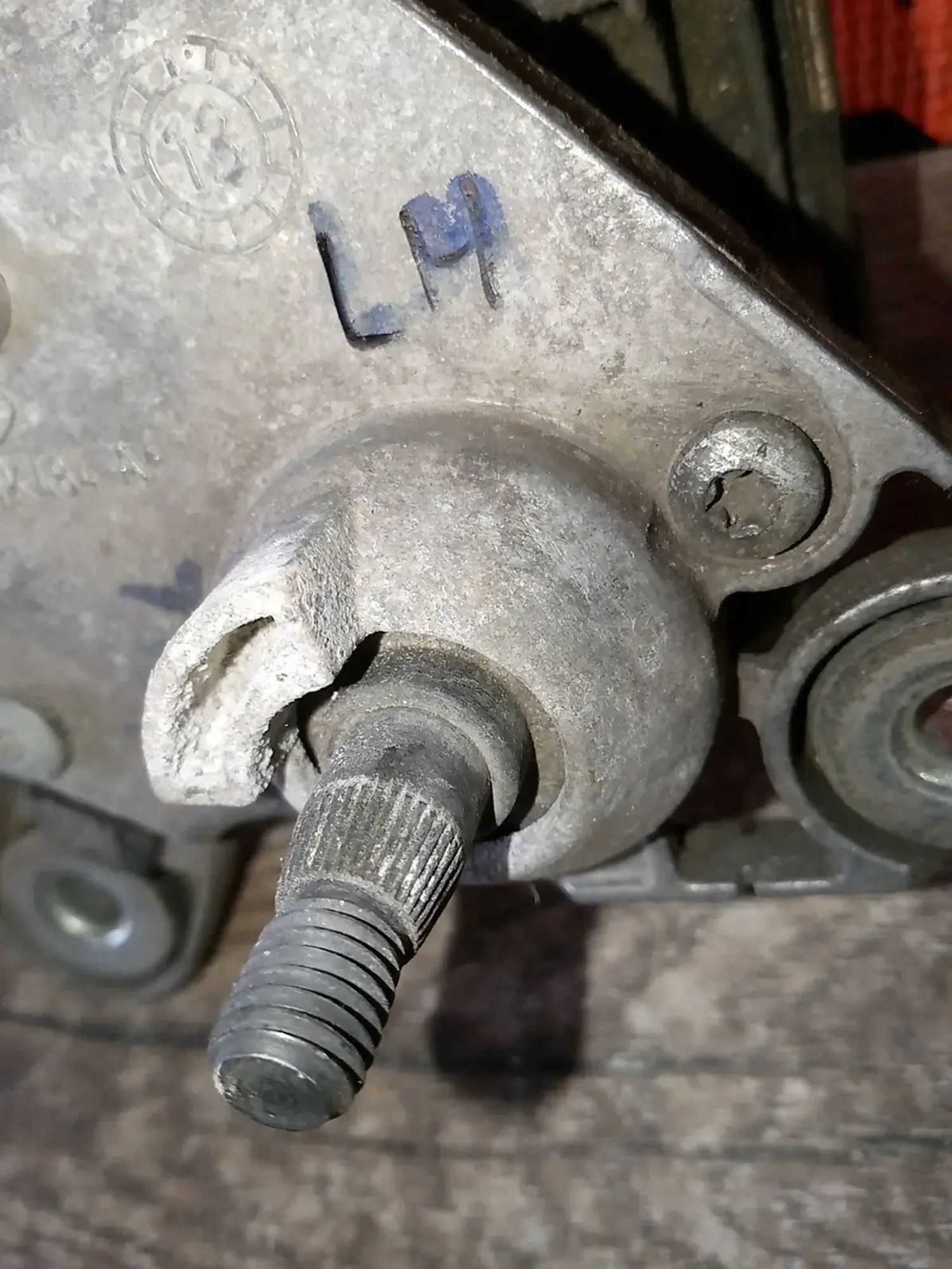 https://ycs.partsauto.market/partsauto-images/thmbs/userImages/a486c87f8955b6e25f9185efee619899/part/bd27dcd1-9c75-4c7a-8c49-6a46b9fd4a9d_1778052901006.jpg