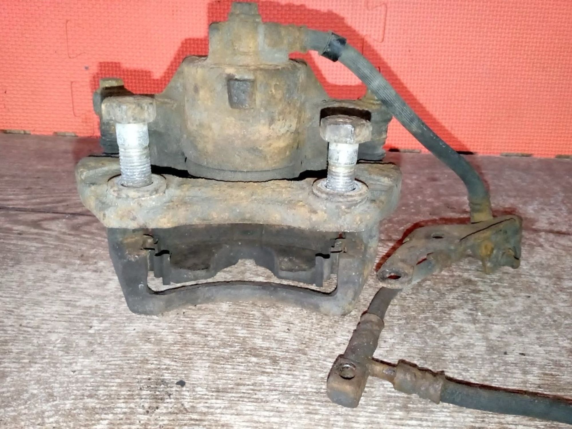 https://ycs.partsauto.market/partsauto-images/thmbs/userImages/a486c87f8955b6e25f9185efee619899/part/c4100352-9919-44b2-aa08-898bb1774c82_1775856262907.jpg