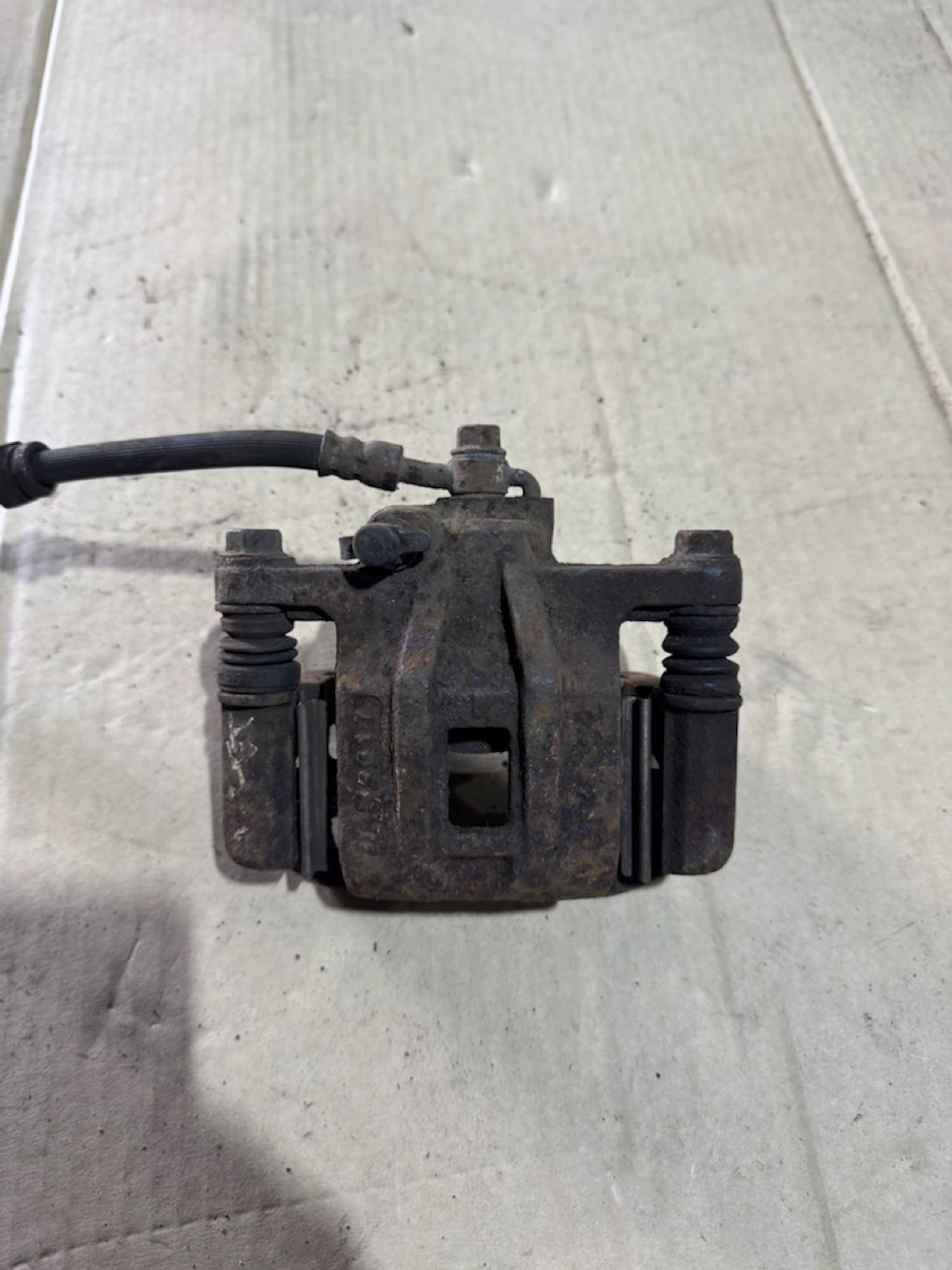https://ycs.partsauto.market/partsauto-images/thmbs/userImages/a486c87f8955b6e25f9185efee619899/part/c553449b-3184-4cc5-b87d-ab4a8127641b_1782907121922.jpg