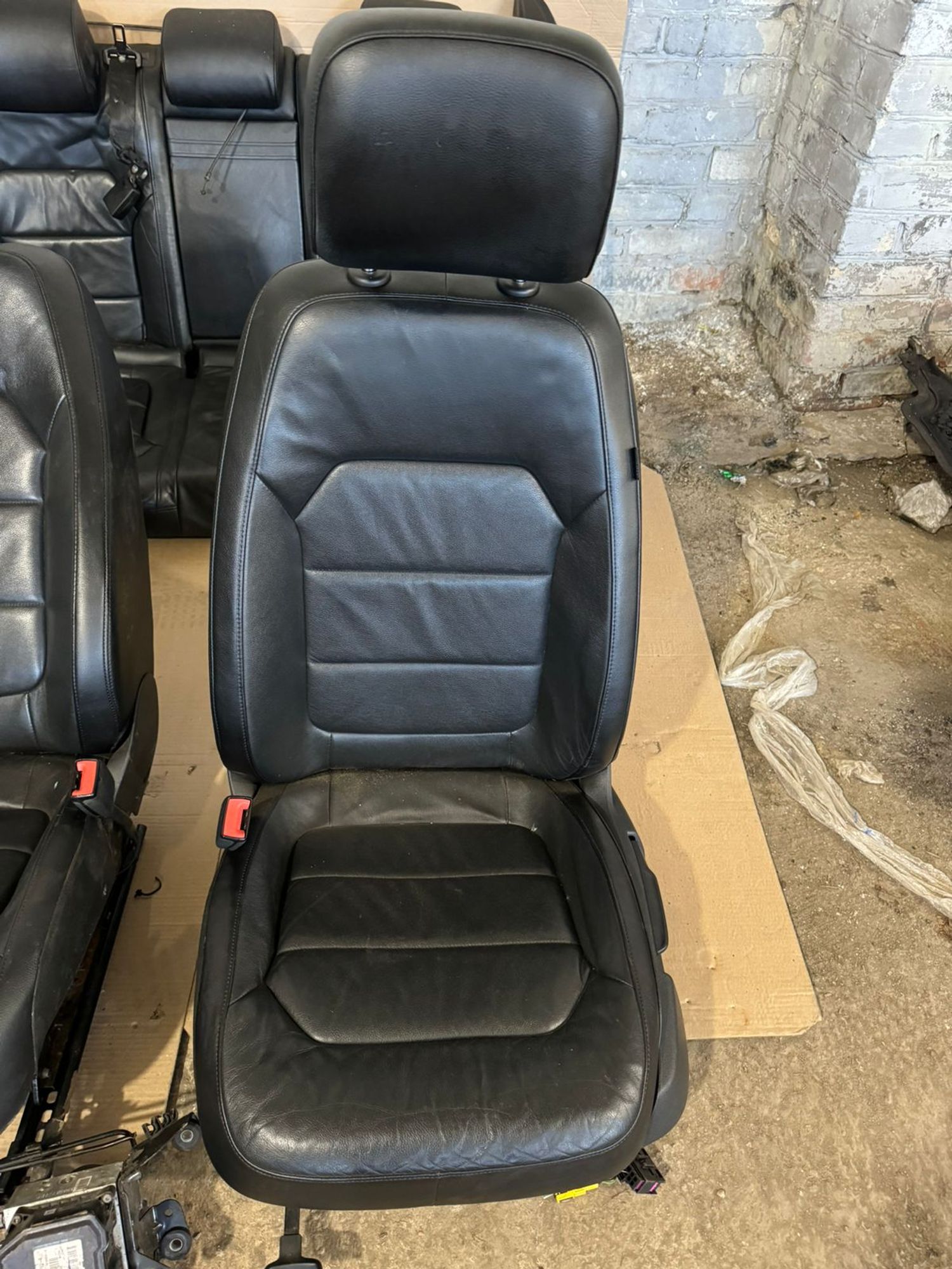 https://ycs.partsauto.market/partsauto-images/thmbs/userImages/a486c87f8955b6e25f9185efee619899/part/c6b147e0-d69e-4a58-8a15-40bf4ee8ed8c_1784110030375.jpg