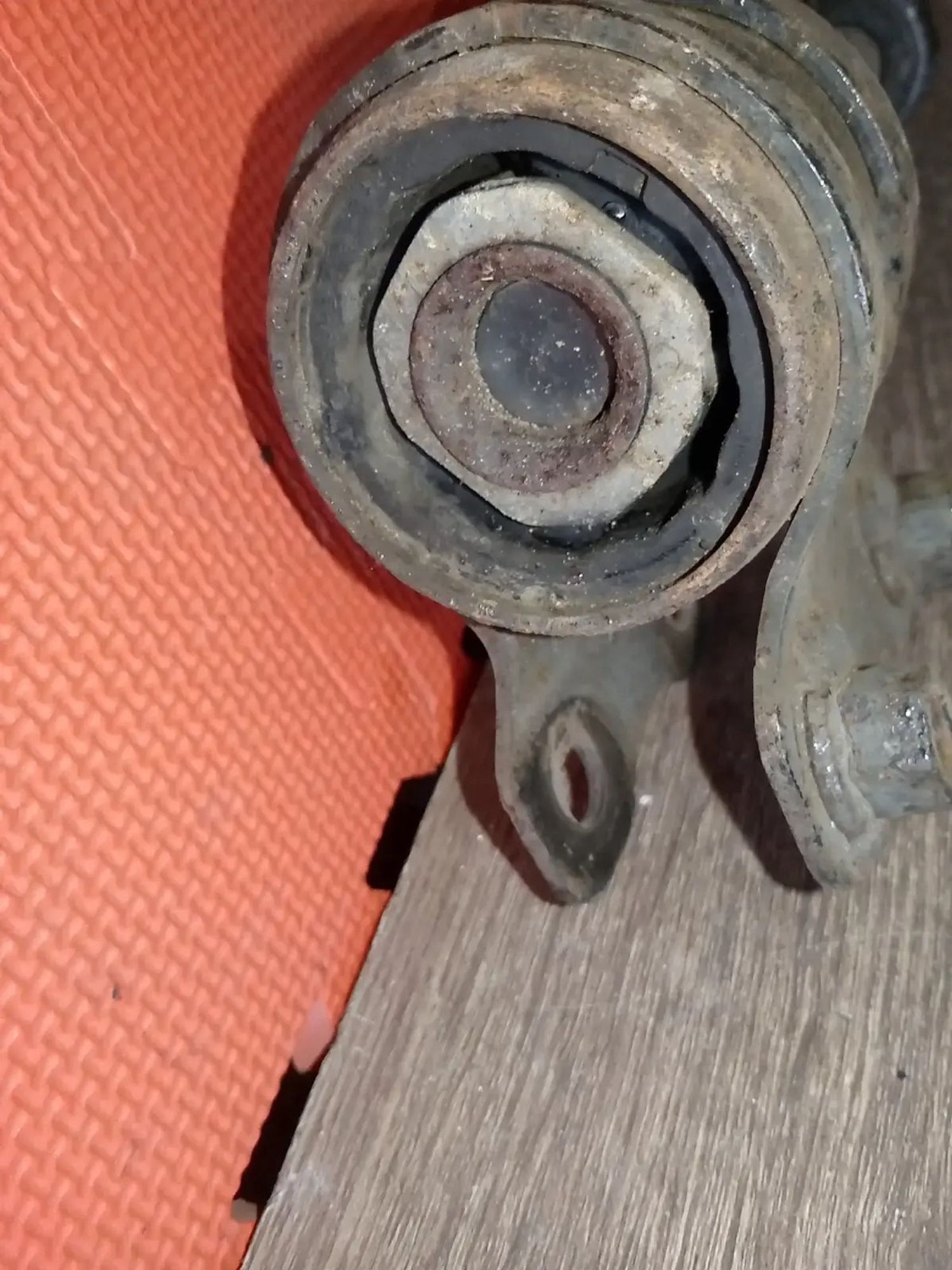 https://ycs.partsauto.market/partsauto-images/thmbs/userImages/a486c87f8955b6e25f9185efee619899/part/ce86569b-36c2-4c65-a4e2-c013ca03e408_1779793155447.jpg