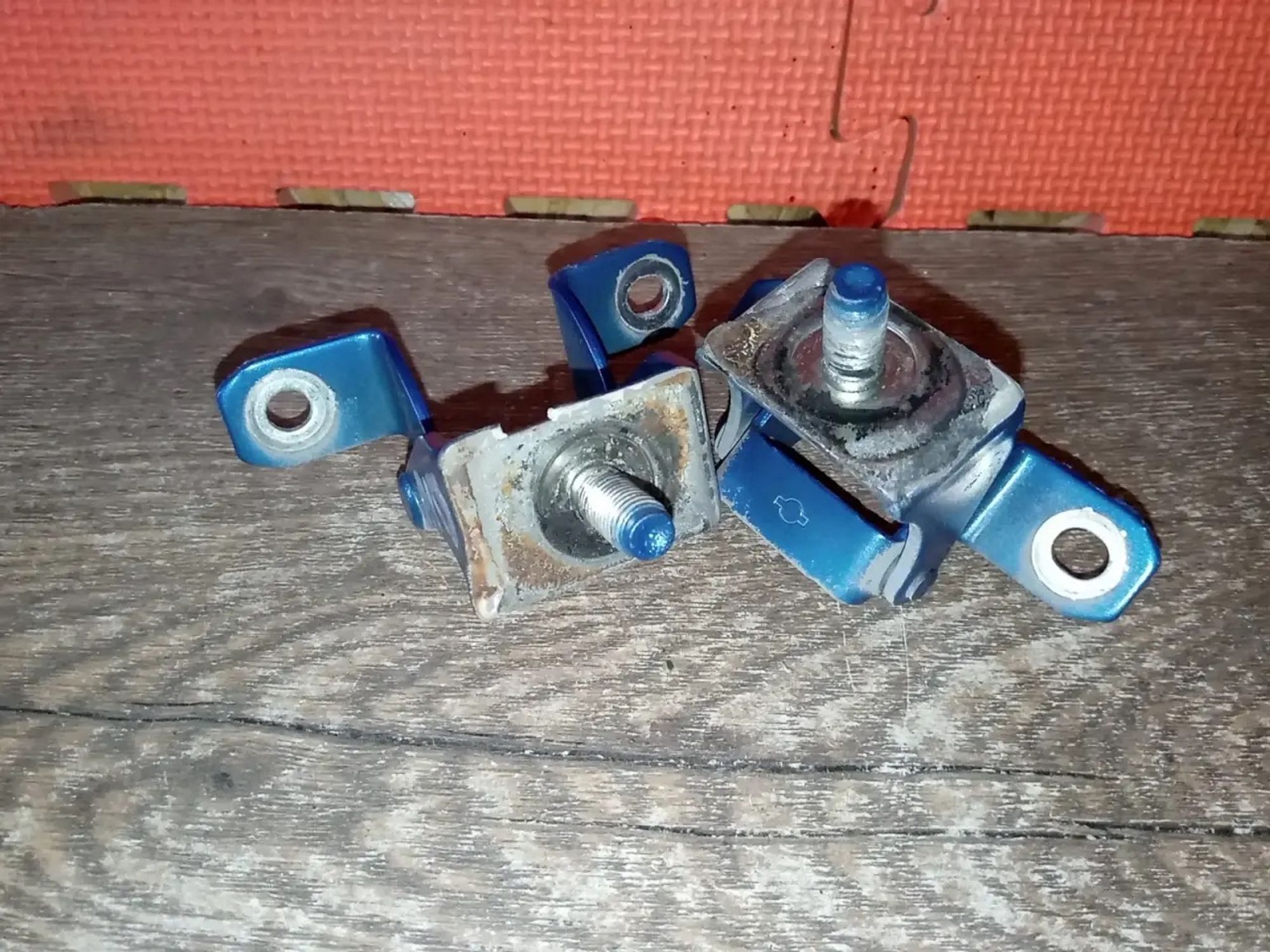 https://ycs.partsauto.market/partsauto-images/thmbs/userImages/a486c87f8955b6e25f9185efee619899/part/cedb00b8-5d73-48df-8224-f4945c07939b_1778610001321.jpg
