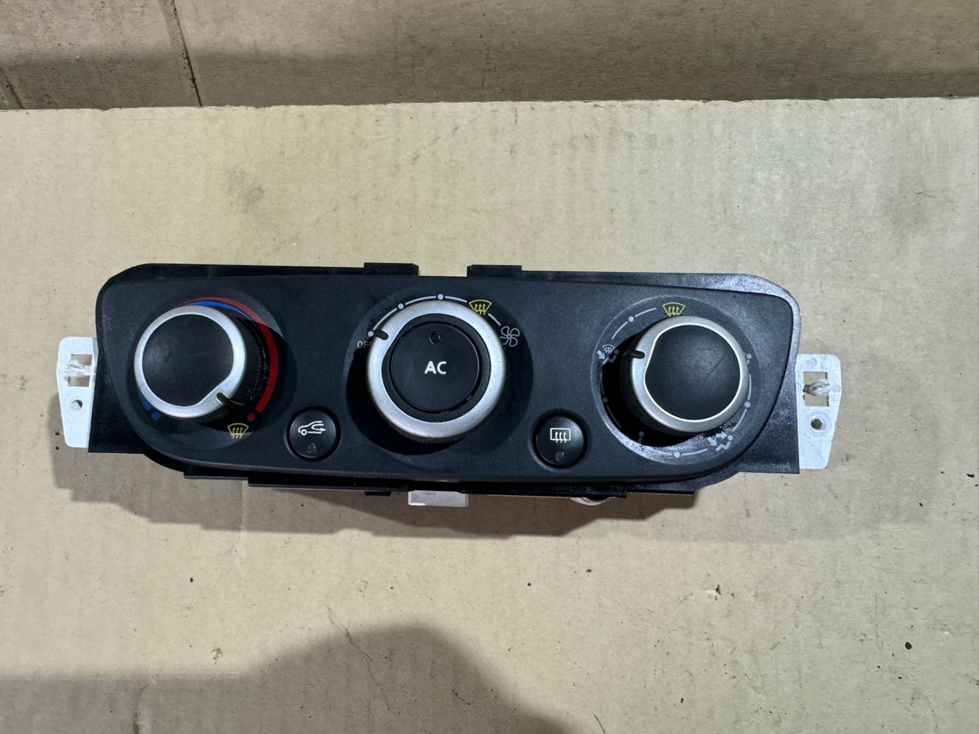https://ycs.partsauto.market/partsauto-images/thmbs/userImages/a486c87f8955b6e25f9185efee619899/part/cee57857-a39f-4c8d-9afd-60f3282ed0a8_1778190023525.jpg