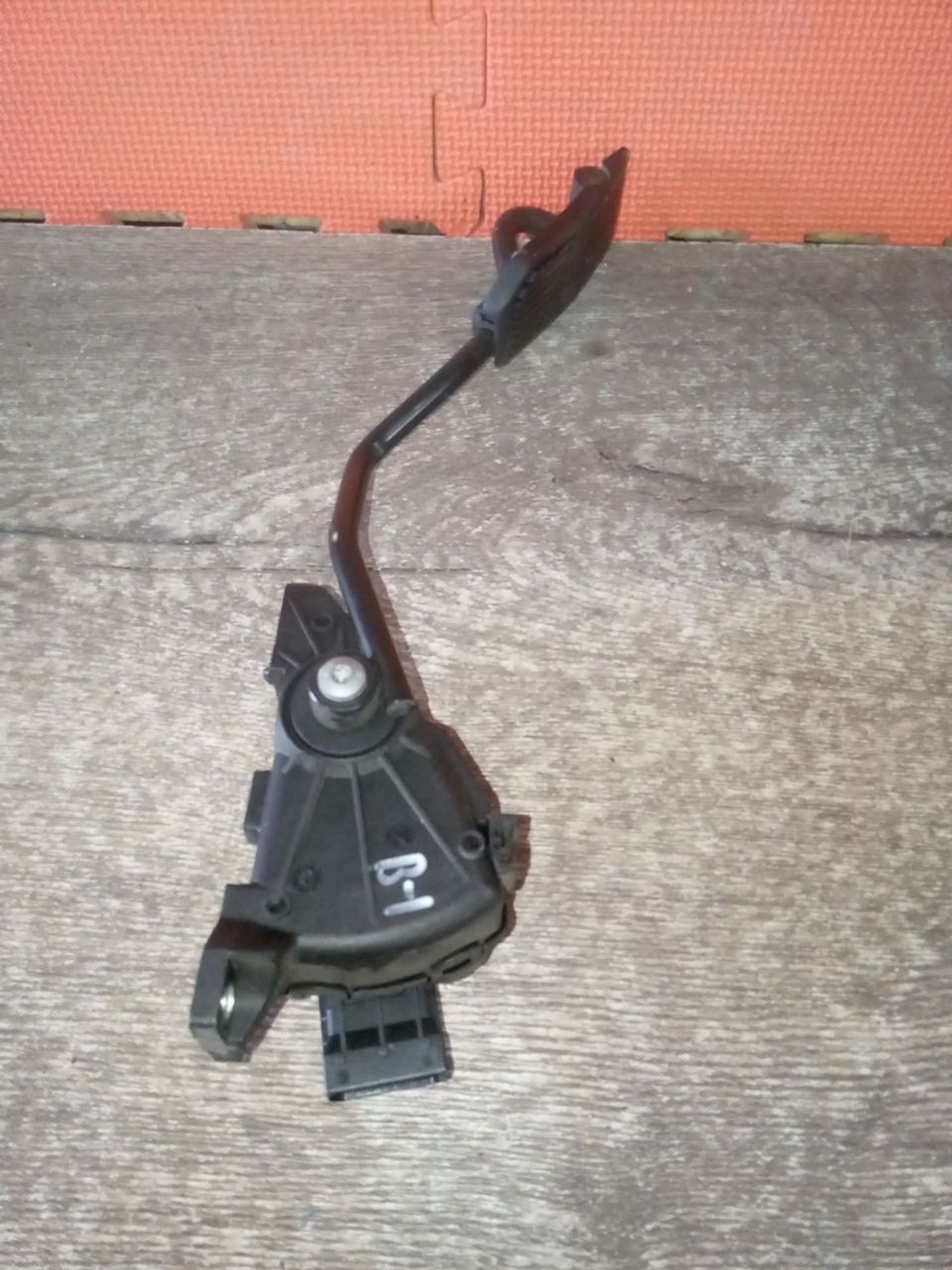 https://ycs.partsauto.market/partsauto-images/thmbs/userImages/a486c87f8955b6e25f9185efee619899/part/d5913624-8dd3-4f80-9400-6f86f9fa7c74_1775855956459.jpg