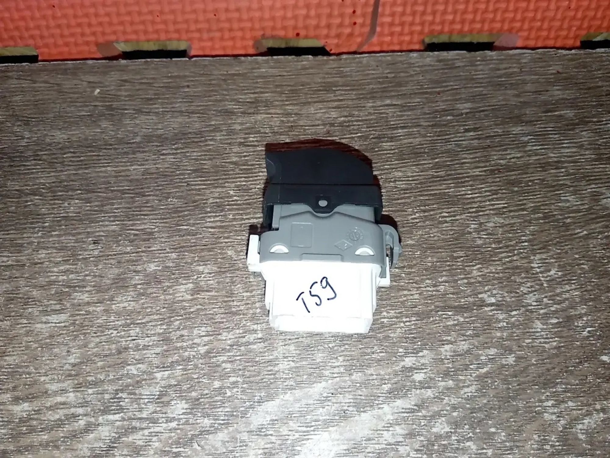 https://ycs.partsauto.market/partsauto-images/thmbs/userImages/a486c87f8955b6e25f9185efee619899/part/d87f6447-cd02-45e9-a210-ba0692aaf268_1783548161763.jpg
