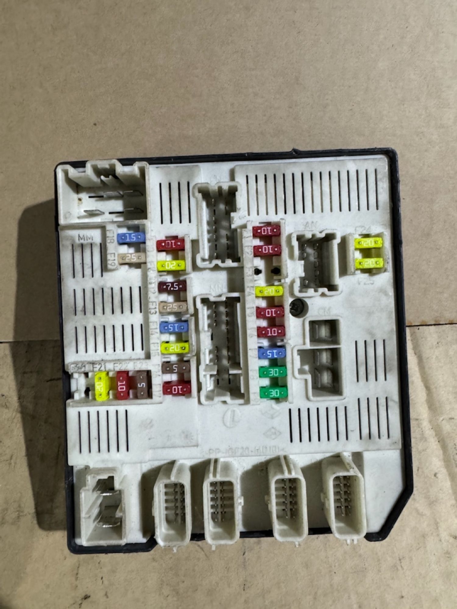 https://ycs.partsauto.market/partsauto-images/thmbs/userImages/a486c87f8955b6e25f9185efee619899/part/d941e37c-df57-4a79-97dd-d208a4c63216_1786911836528.jpg