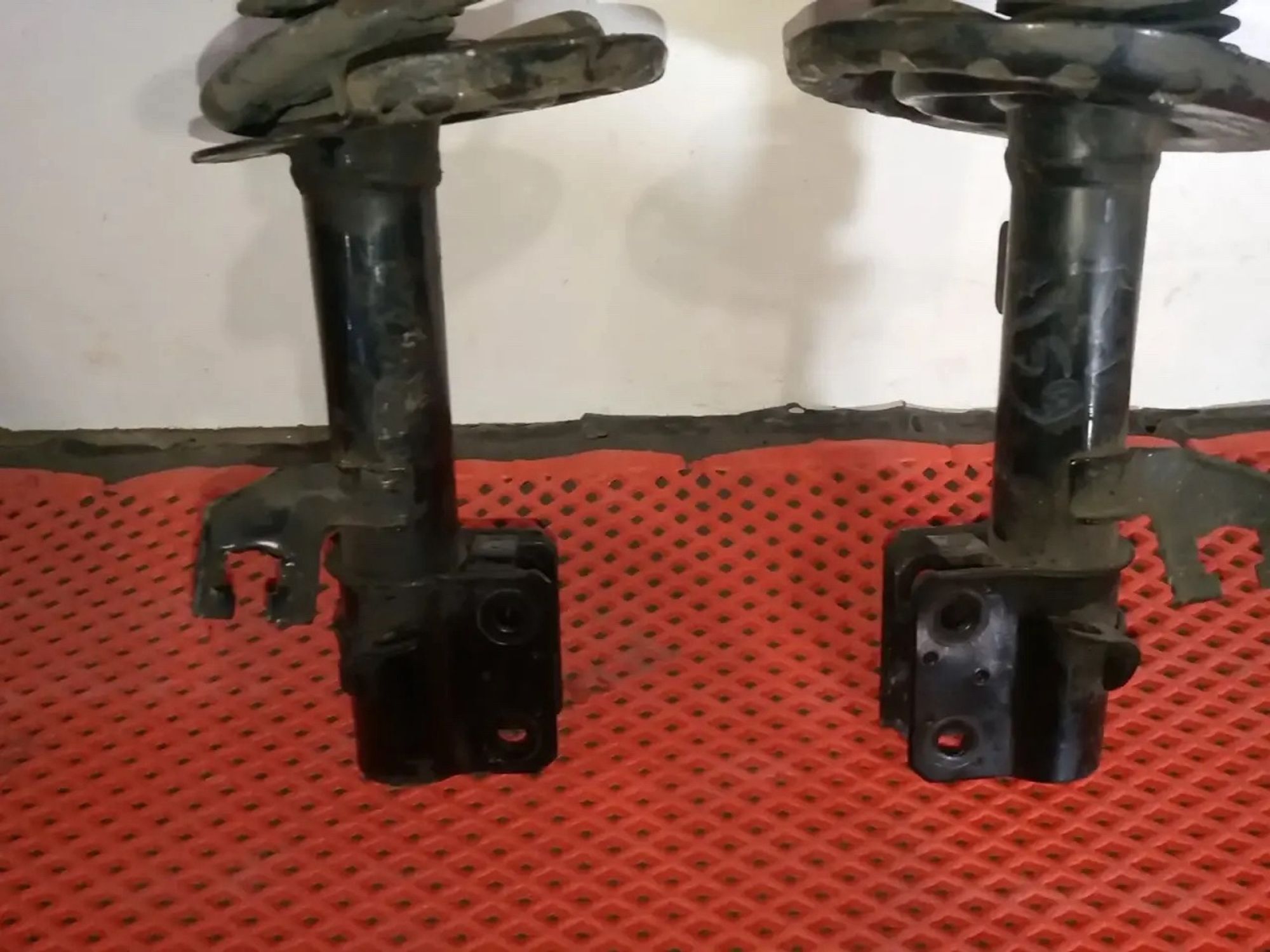 https://ycs.partsauto.market/partsauto-images/thmbs/userImages/a486c87f8955b6e25f9185efee619899/part/dbf7622d-a15e-4d18-a0a9-064c6addf07d_1779793376195.jpg