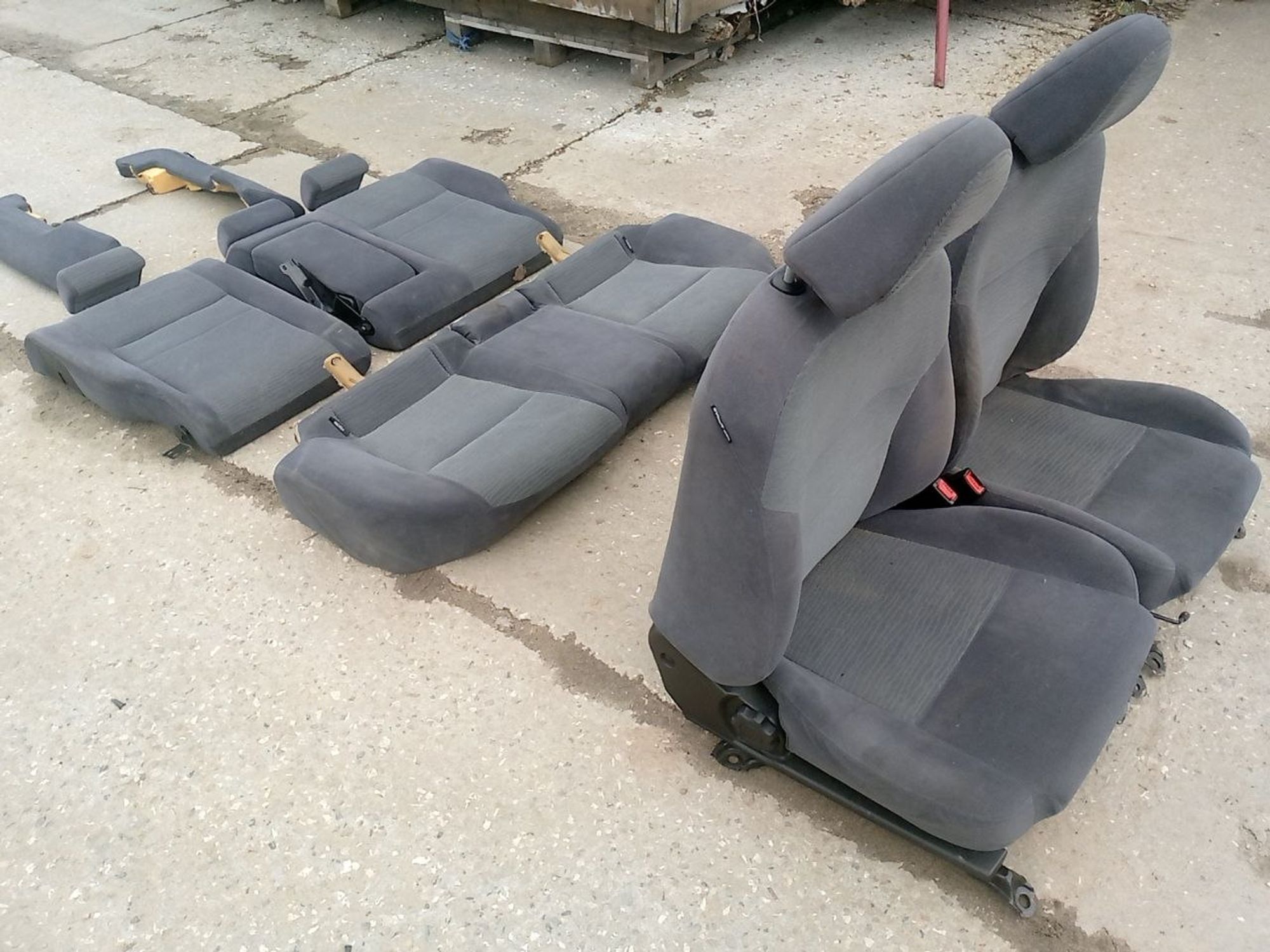 https://ycs.partsauto.market/partsauto-images/thmbs/userImages/a486c87f8955b6e25f9185efee619899/part/de333f69-d8d5-482b-b5d7-badcd3242022_1775856378116.jpg