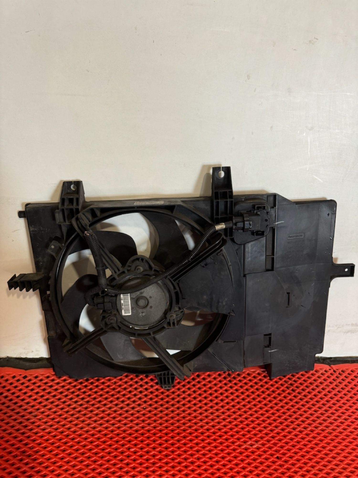 https://ycs.partsauto.market/partsauto-images/thmbs/userImages/a486c87f8955b6e25f9185efee619899/part/dfa97a38-e549-481f-a1a0-4d9b1d56f315_1779051627905.jpg