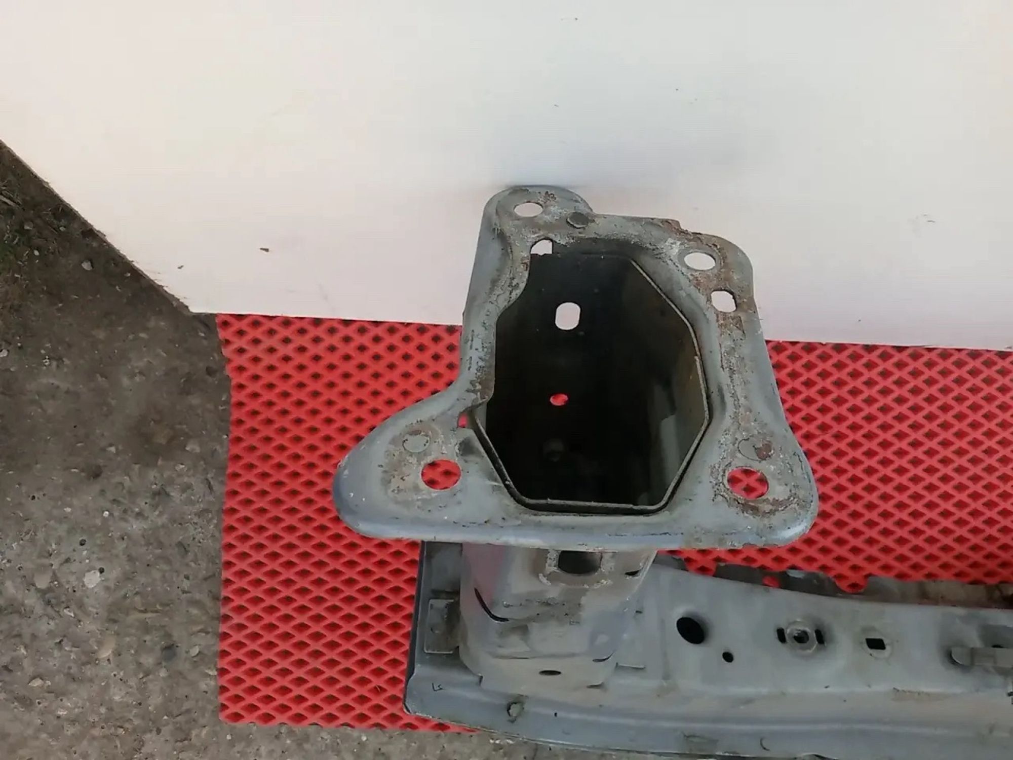 https://ycs.partsauto.market/partsauto-images/thmbs/userImages/a486c87f8955b6e25f9185efee619899/part/e43b823d-49a3-453e-b29e-b07389cc0454_1778190133997.jpg