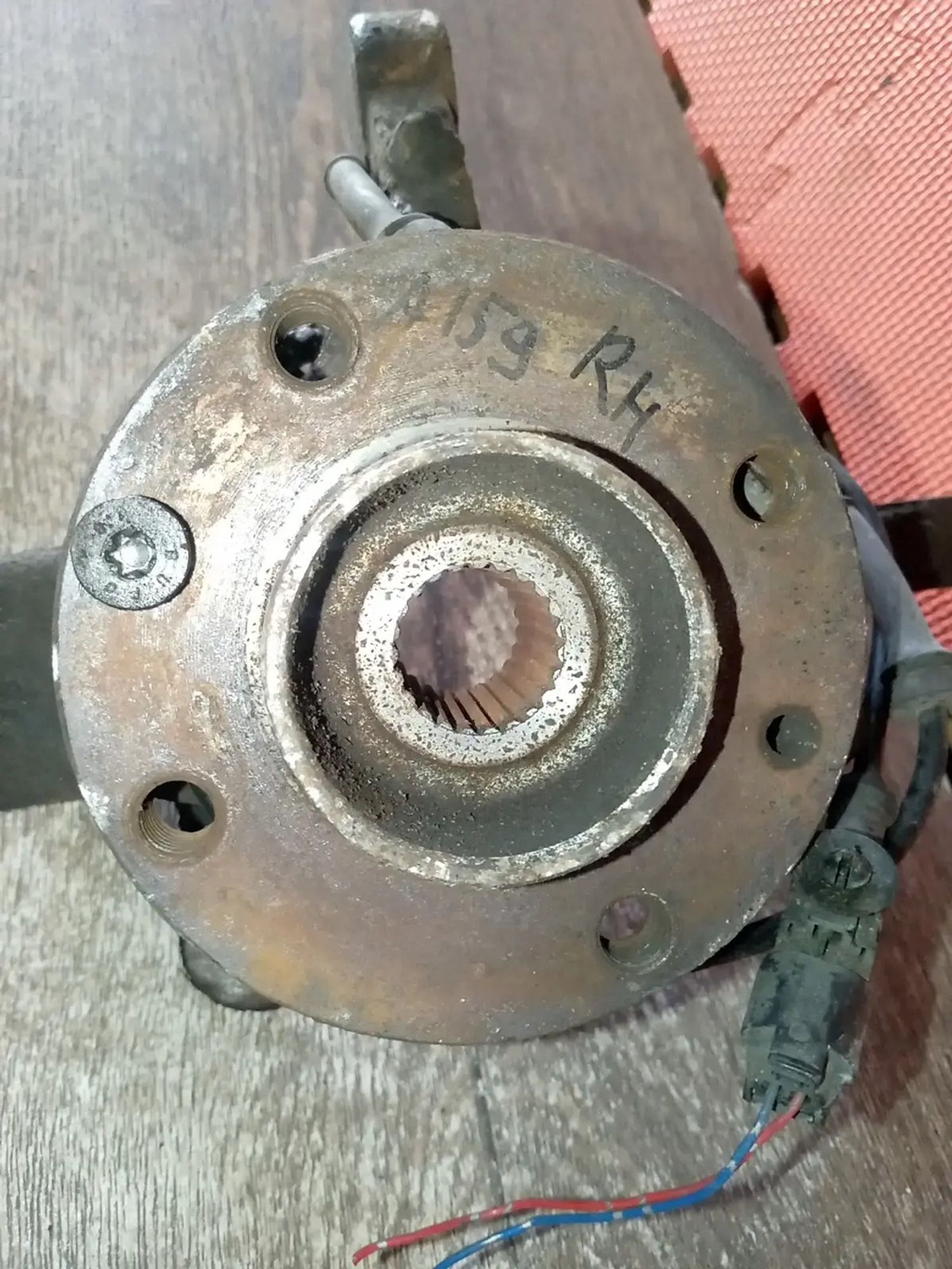 https://ycs.partsauto.market/partsauto-images/thmbs/userImages/a486c87f8955b6e25f9185efee619899/part/e4de060b-6eb3-4a69-b38d-730f00dd965d_1779793361498.jpg
