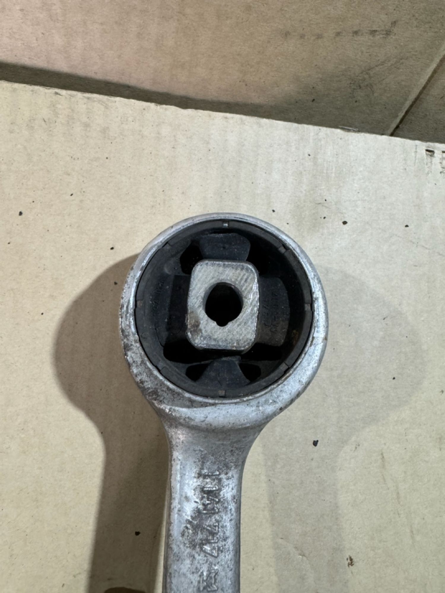 https://ycs.partsauto.market/partsauto-images/thmbs/userImages/a486c87f8955b6e25f9185efee619899/part/e7d6e397-f5cc-49f6-a7e4-cdd7390f85d4_1776689385443.jpg