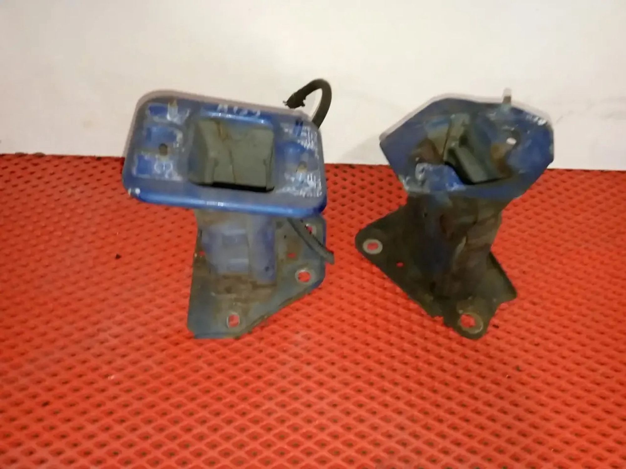 https://ycs.partsauto.market/partsauto-images/thmbs/userImages/a486c87f8955b6e25f9185efee619899/part/e8e4e676-17d9-4de8-939c-a81740420f88_1778608250105.jpg