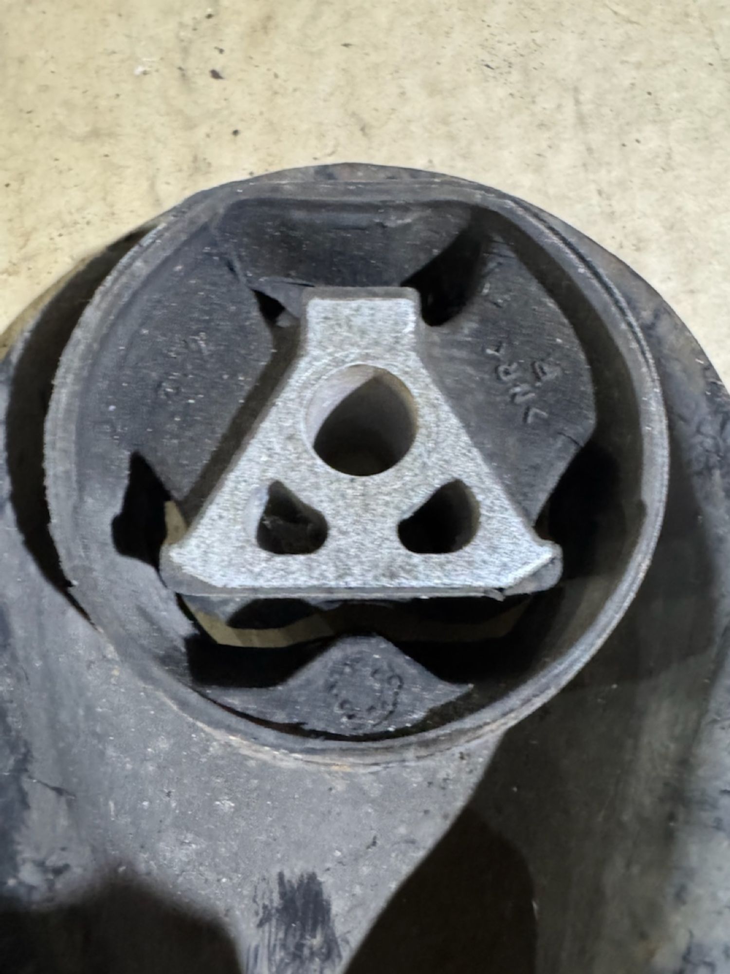 https://ycs.partsauto.market/partsauto-images/thmbs/userImages/a486c87f8955b6e25f9185efee619899/part/f1b69e6f-4cf7-4b52-85d3-0b1d7ee3e204_1786353681796.jpg