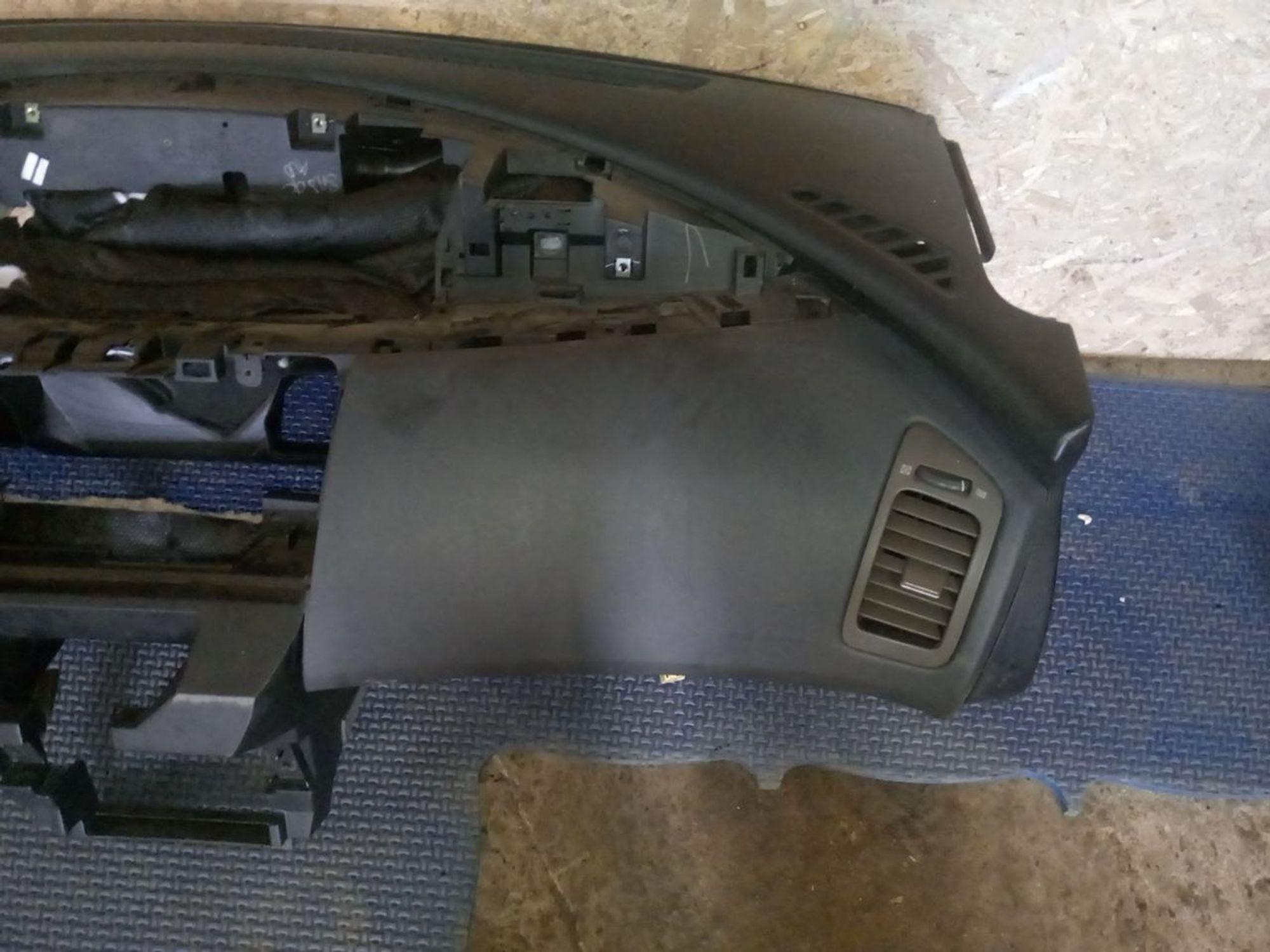 https://ycs.partsauto.market/partsauto-images/thmbs/userImages/a486c87f8955b6e25f9185efee619899/part/f5550dd2-60d1-46dd-a5bd-5599d2d7aba2_1775856302943.jpg