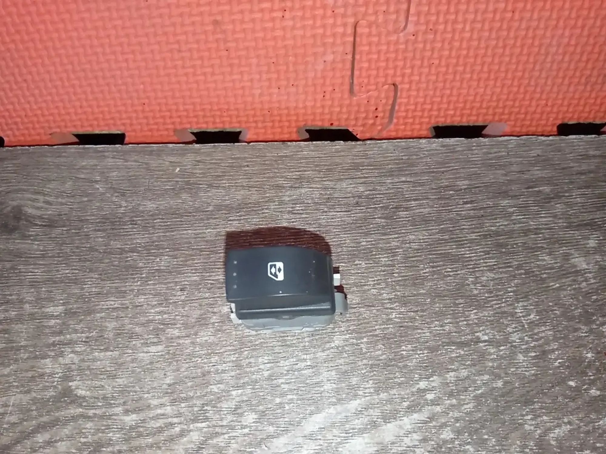 https://ycs.partsauto.market/partsauto-images/thmbs/userImages/a486c87f8955b6e25f9185efee619899/part/f5829329-94e8-4d28-9b71-cfc8d65ddd66_1783548160829.jpg
