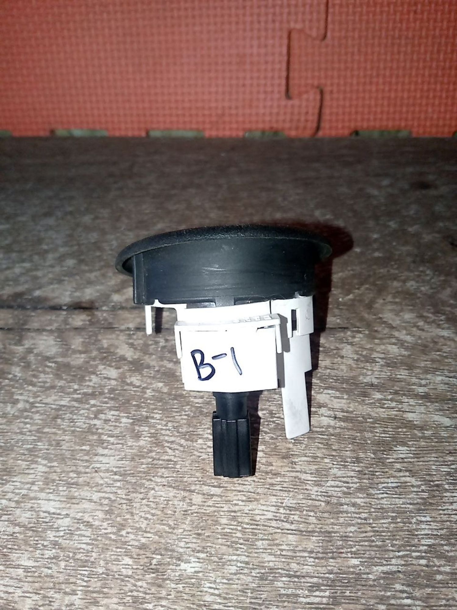 https://ycs.partsauto.market/partsauto-images/thmbs/userImages/a486c87f8955b6e25f9185efee619899/part/f5899d02-569e-4fad-b224-a1c4465b1e89_1775855044228.jpg