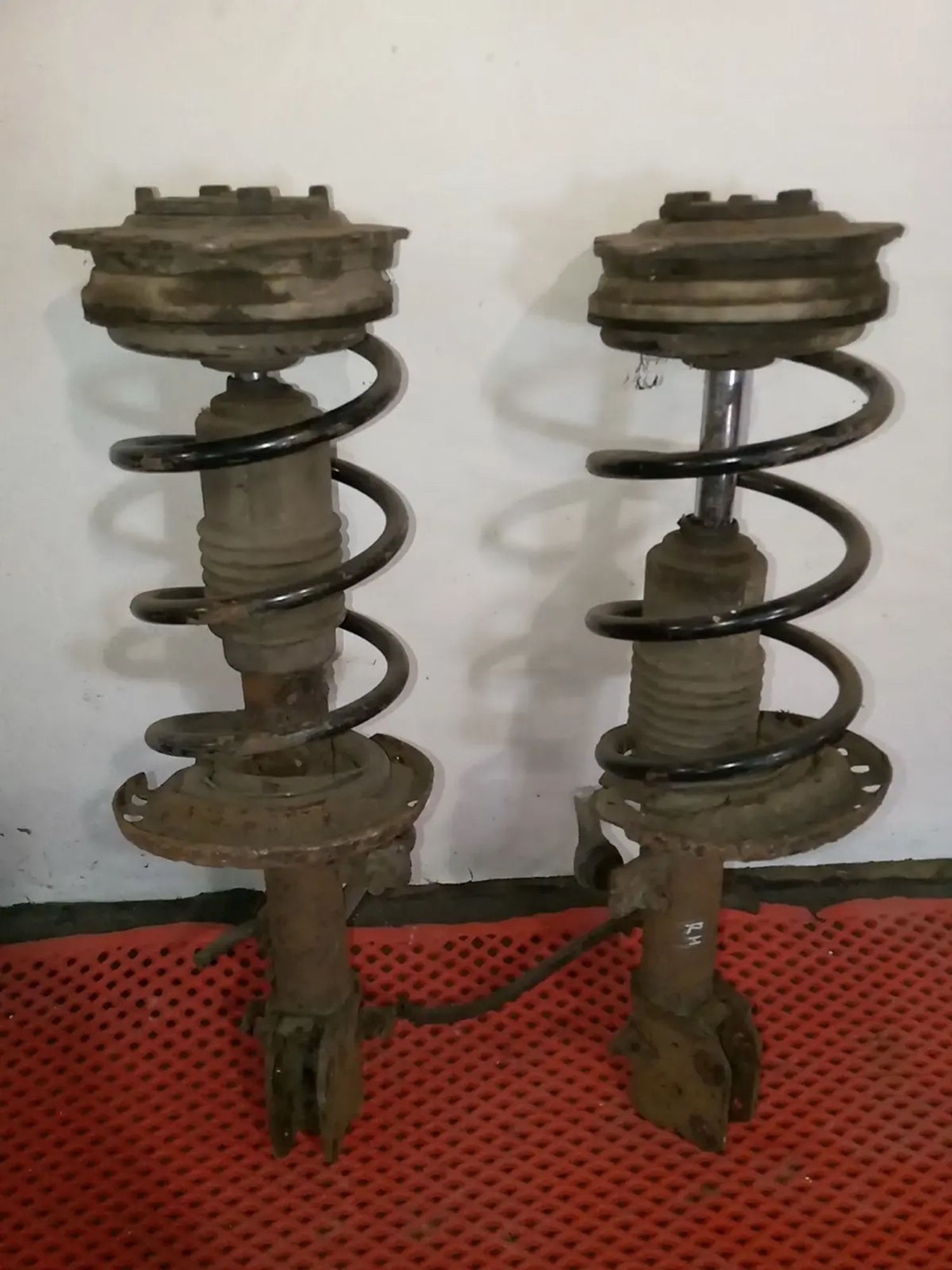 https://ycs.partsauto.market/partsauto-images/thmbs/userImages/a486c87f8955b6e25f9185efee619899/part/f5ebcda2-520a-49c8-a200-11543c30e1bf_1786639230407.jpg