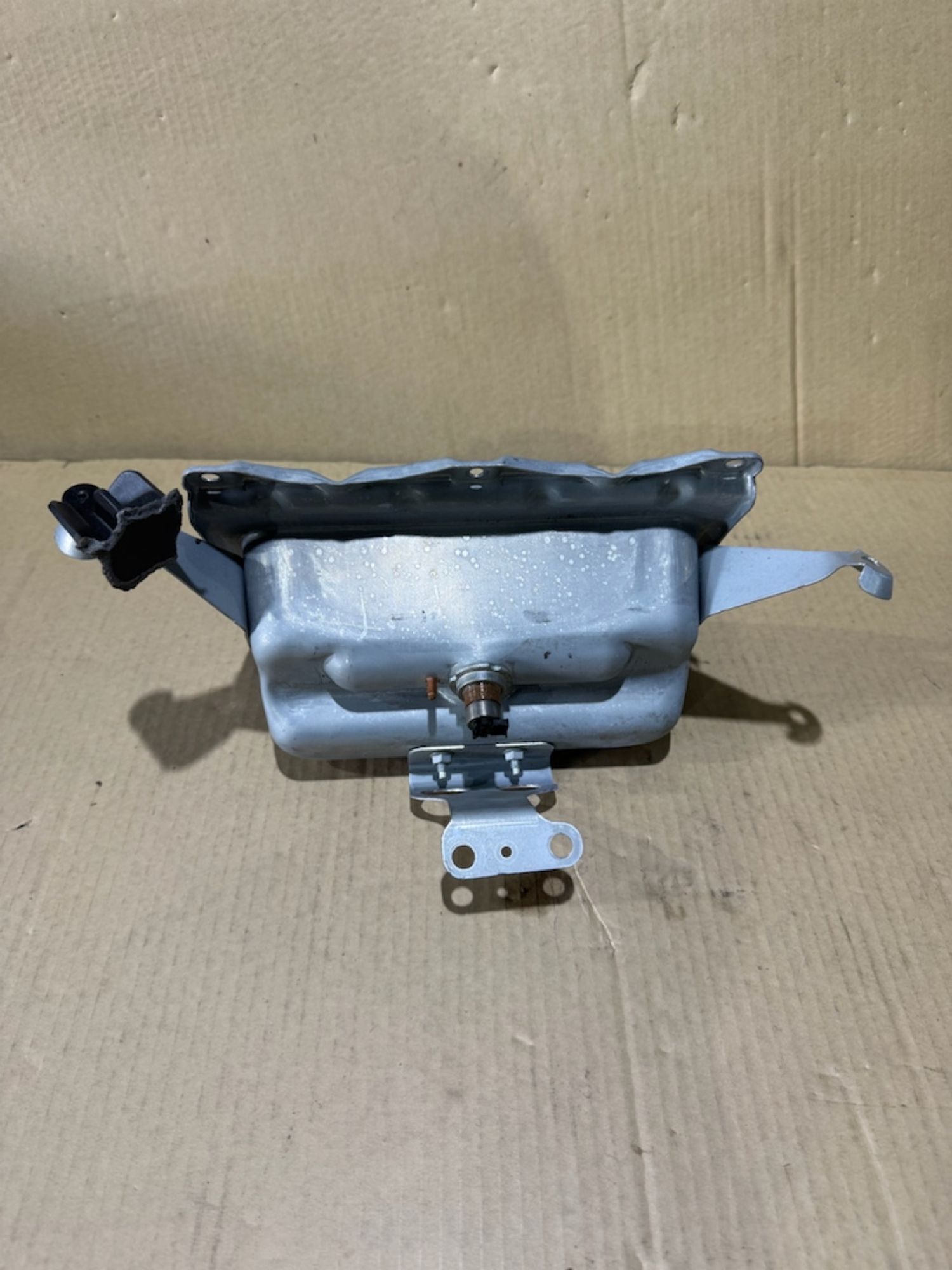 https://ycs.partsauto.market/partsauto-images/thmbs/userImages/a486c87f8955b6e25f9185efee619899/part/f737eb9a-aee9-43ab-b046-f2c958eefb46_1782817809742.jpg