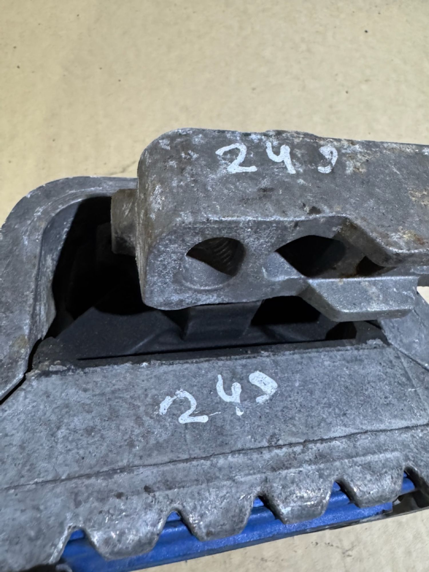 https://ycs.partsauto.market/partsauto-images/thmbs/userImages/a486c87f8955b6e25f9185efee619899/part/f7566483-96d7-42cd-999c-f216e336ee64_1786354424271.jpg