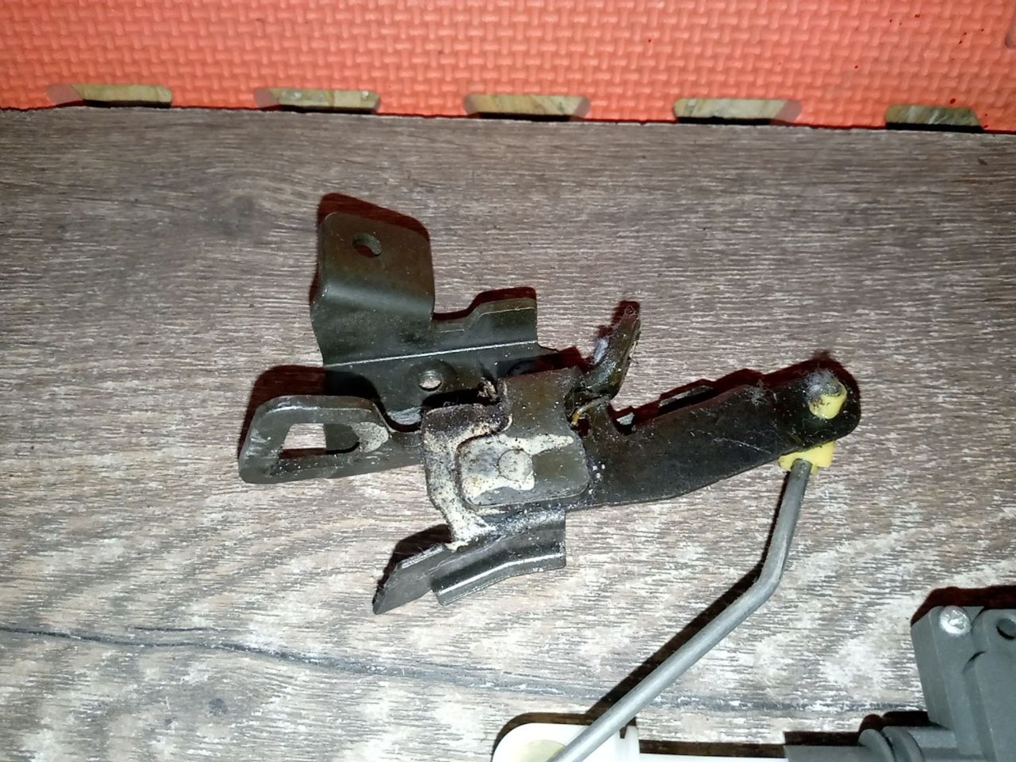 https://ycs.partsauto.market/partsauto-images/thmbs/userImages/a486c87f8955b6e25f9185efee619899/part/f9f2278a-1b7f-4852-8d30-bfdb94b0c870_1775856572108.jpg