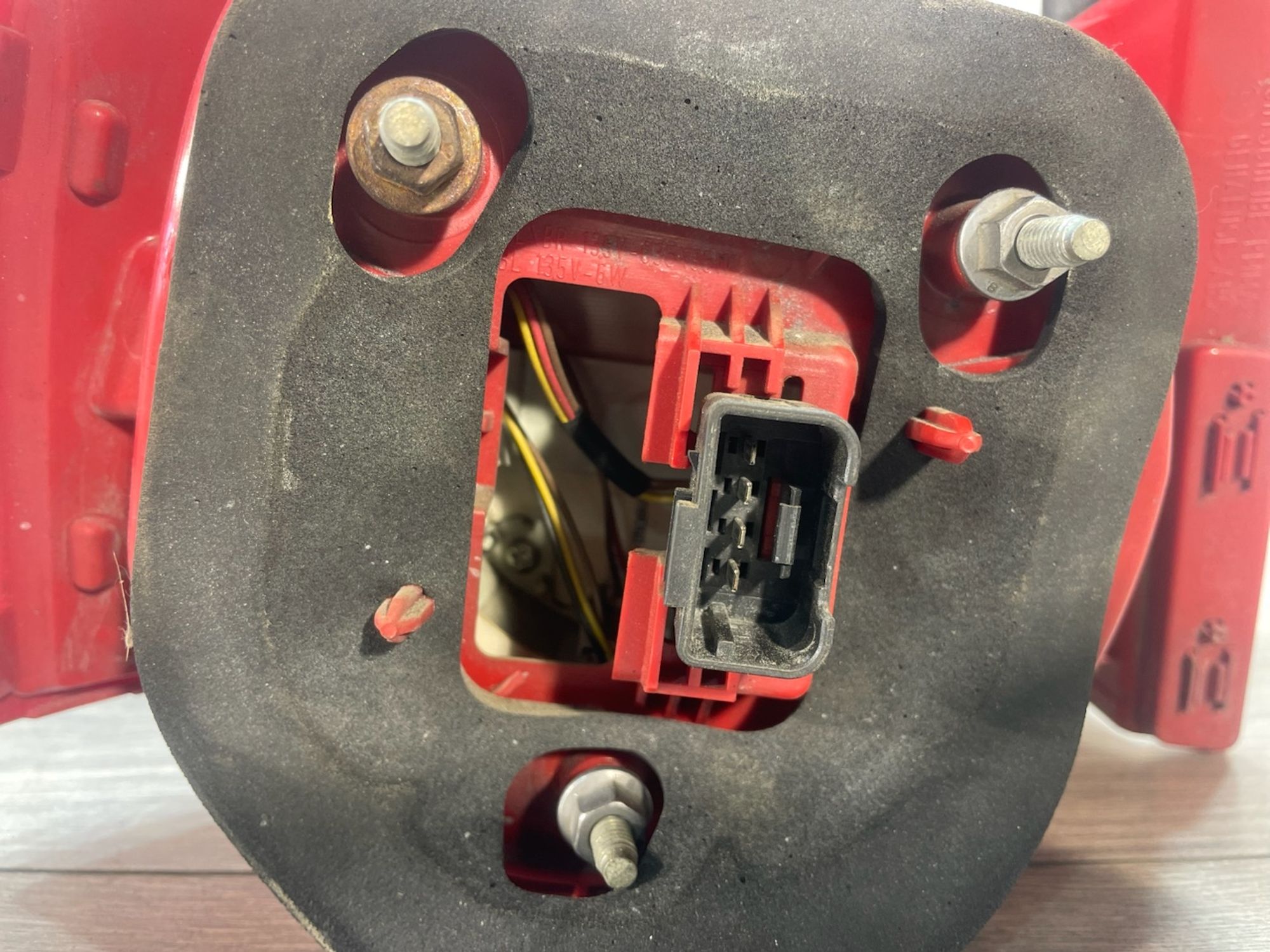 https://ycs.partsauto.market/partsauto-images/thmbs/userImages/afb38d96ab8c9795ecac00e406b21163/part/f8bdf5ea-ff89-431f-8b6b-75013846a381_1749740720153.jpg