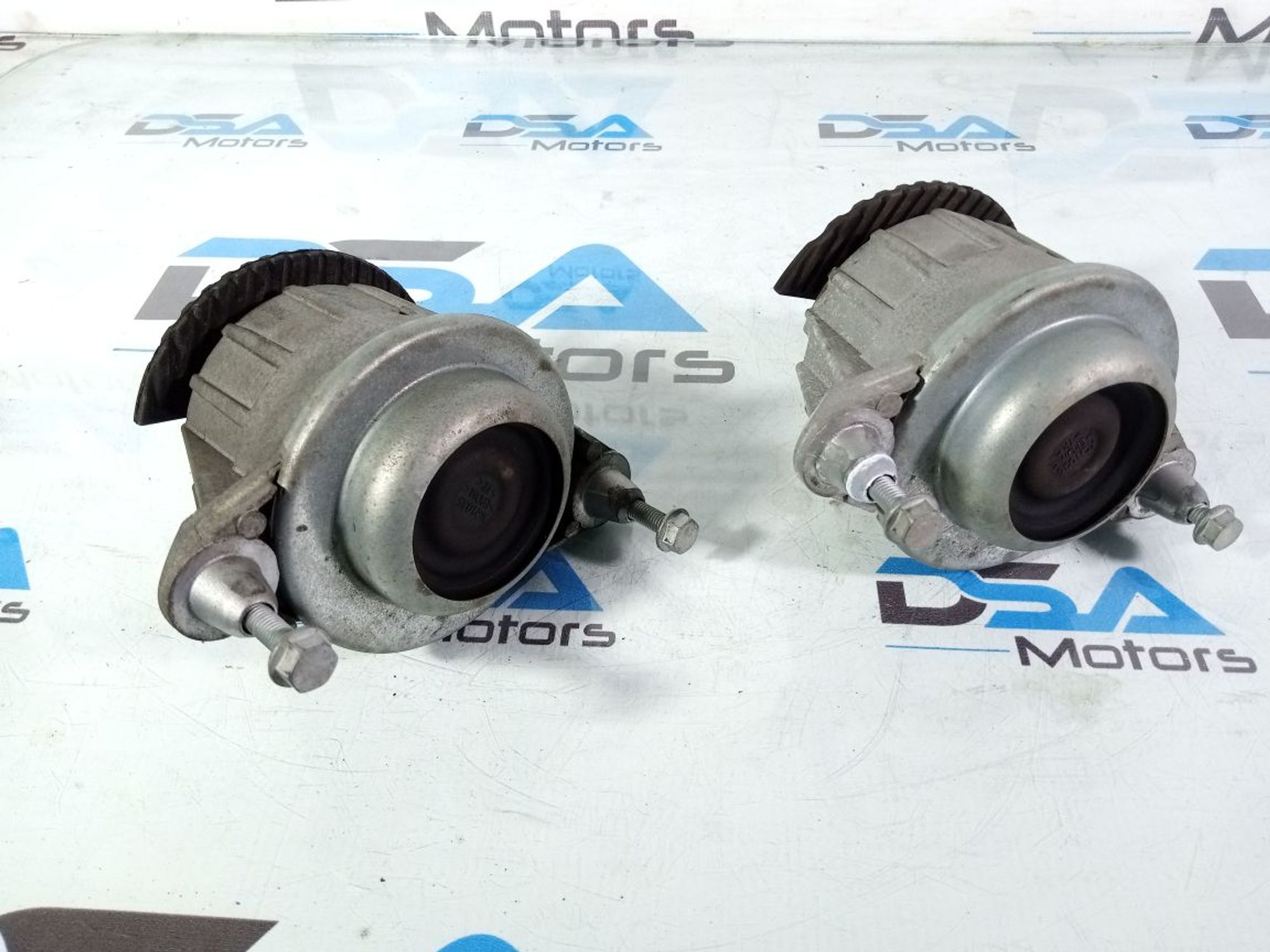 https://ycs.partsauto.market/partsauto-images/thmbs/userImages/b7628e092085f1f91467af1afb6e7630/part/05278444-fc0a-4068-8313-e6b02b43cc60_1737971984294.jpg