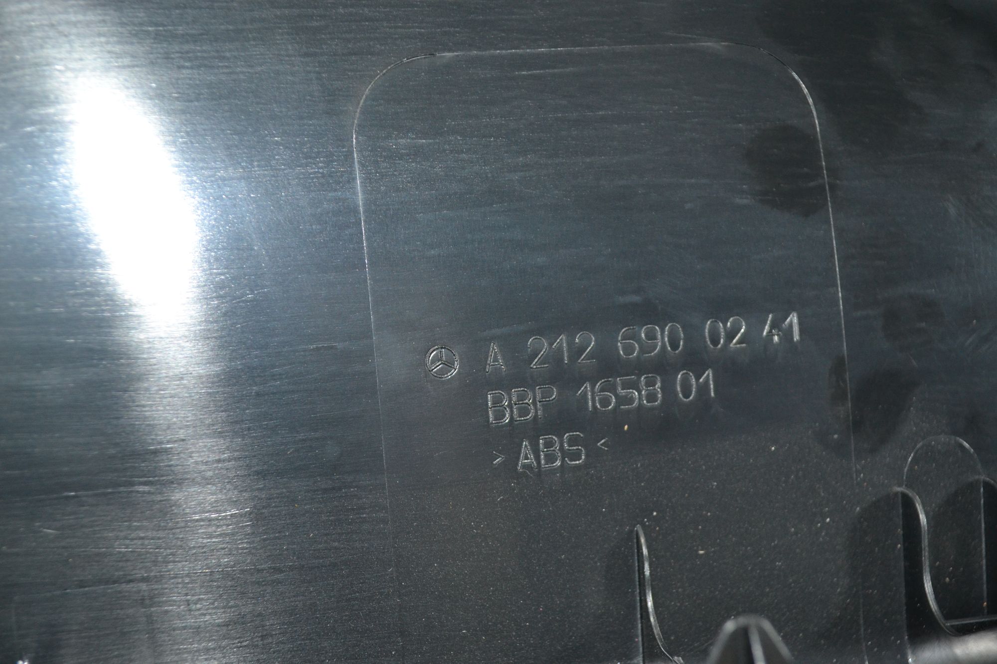 Накладка крышки багажника оригинал Mercedes W212 из Японии, 2490 рублей, Кореновск