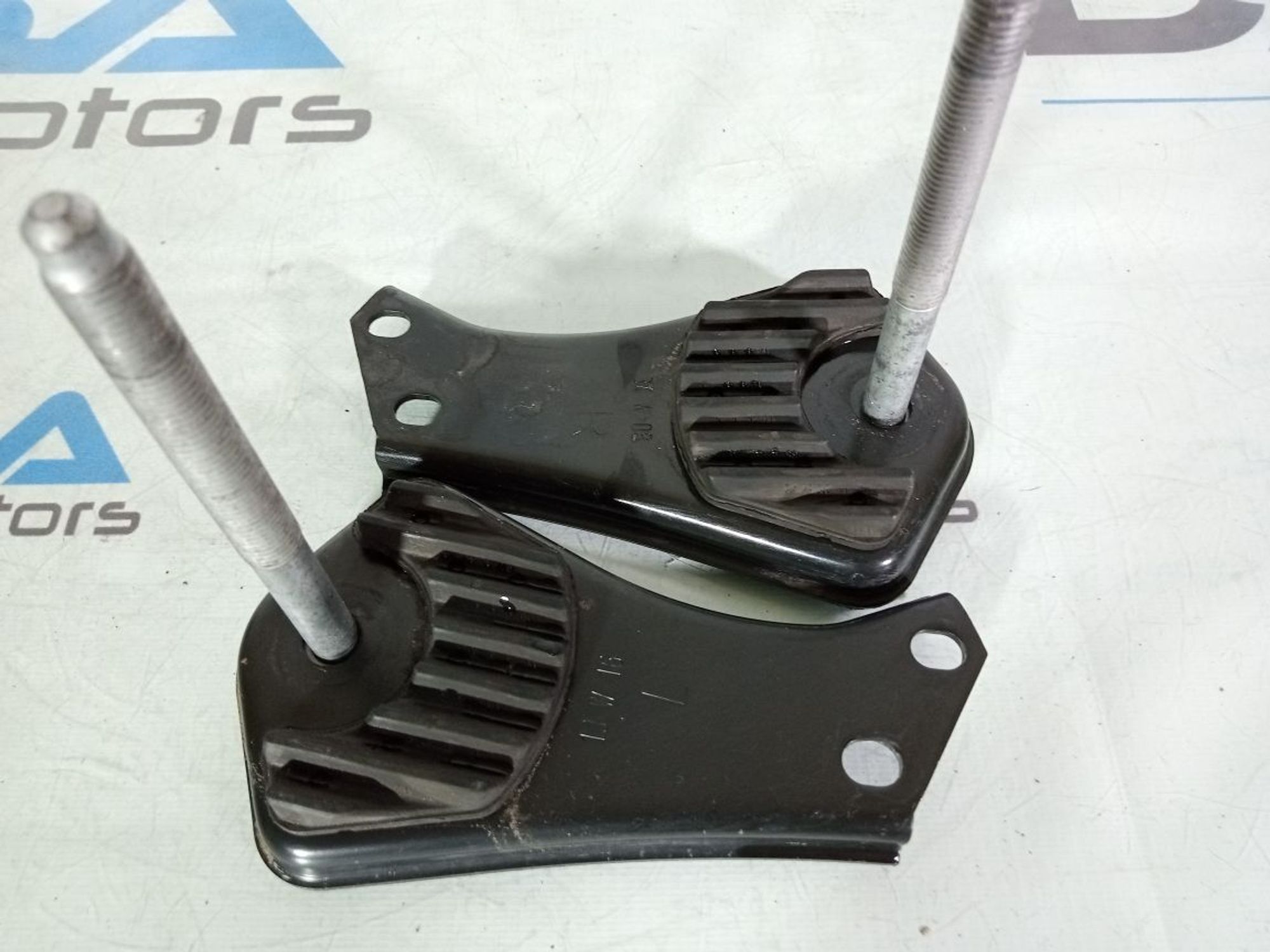 https://ycs.partsauto.market/partsauto-images/thmbs/userImages/b7628e092085f1f91467af1afb6e7630/part/0aa5d81e-63bc-49cb-8dd8-e9b16a65a6a3_1739185193663.jpg