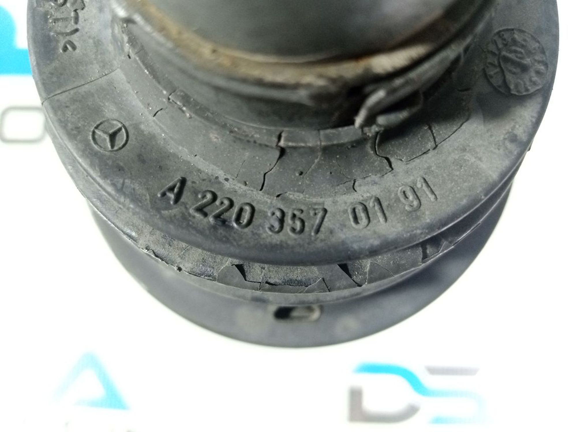 https://ycs.partsauto.market/partsauto-images/thmbs/userImages/b7628e092085f1f91467af1afb6e7630/part/0b8d7d43-d7b7-4a3b-a3ec-4b4fa7d28e34_1743088197378.jpg