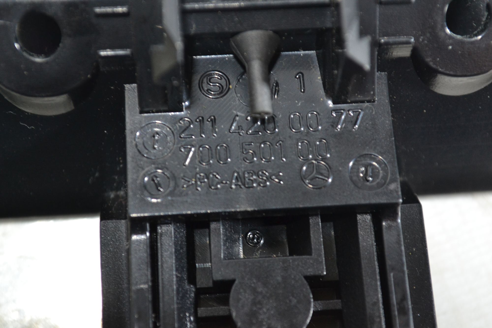 https://ycs.partsauto.market/partsauto-images/thmbs/userImages/b7628e092085f1f91467af1afb6e7630/part/0ddfbaec-68fd-481a-93b2-8d0a54a5d6b6_1781591326703.jpg