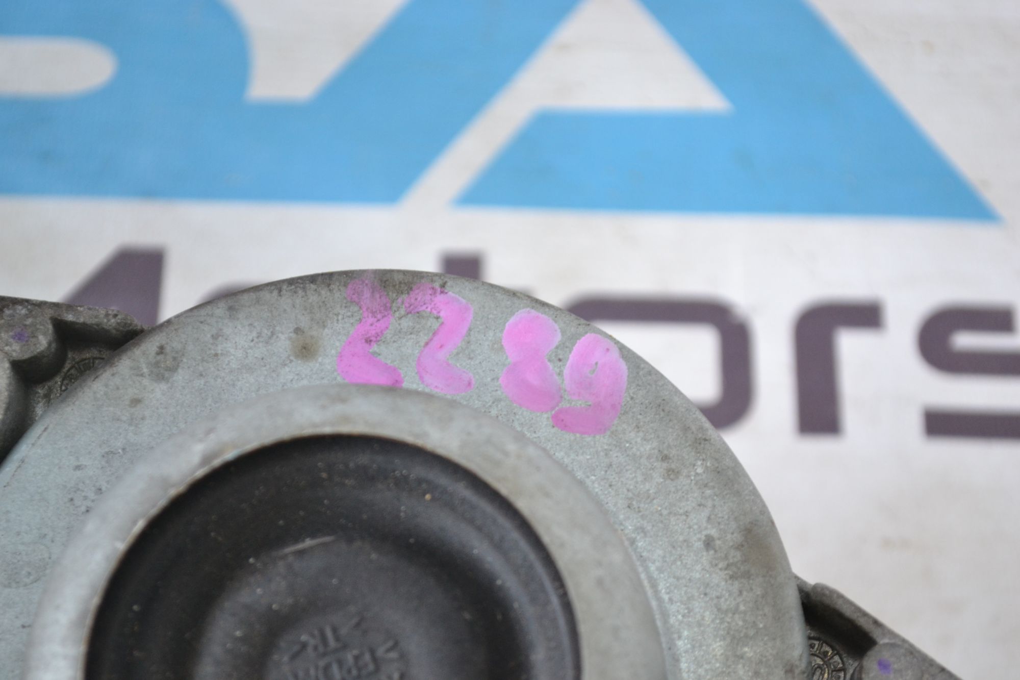 https://ycs.partsauto.market/partsauto-images/thmbs/userImages/b7628e092085f1f91467af1afb6e7630/part/0fa627a5-b139-402a-ba5c-fd2a354795ee_1785311811840.jpg