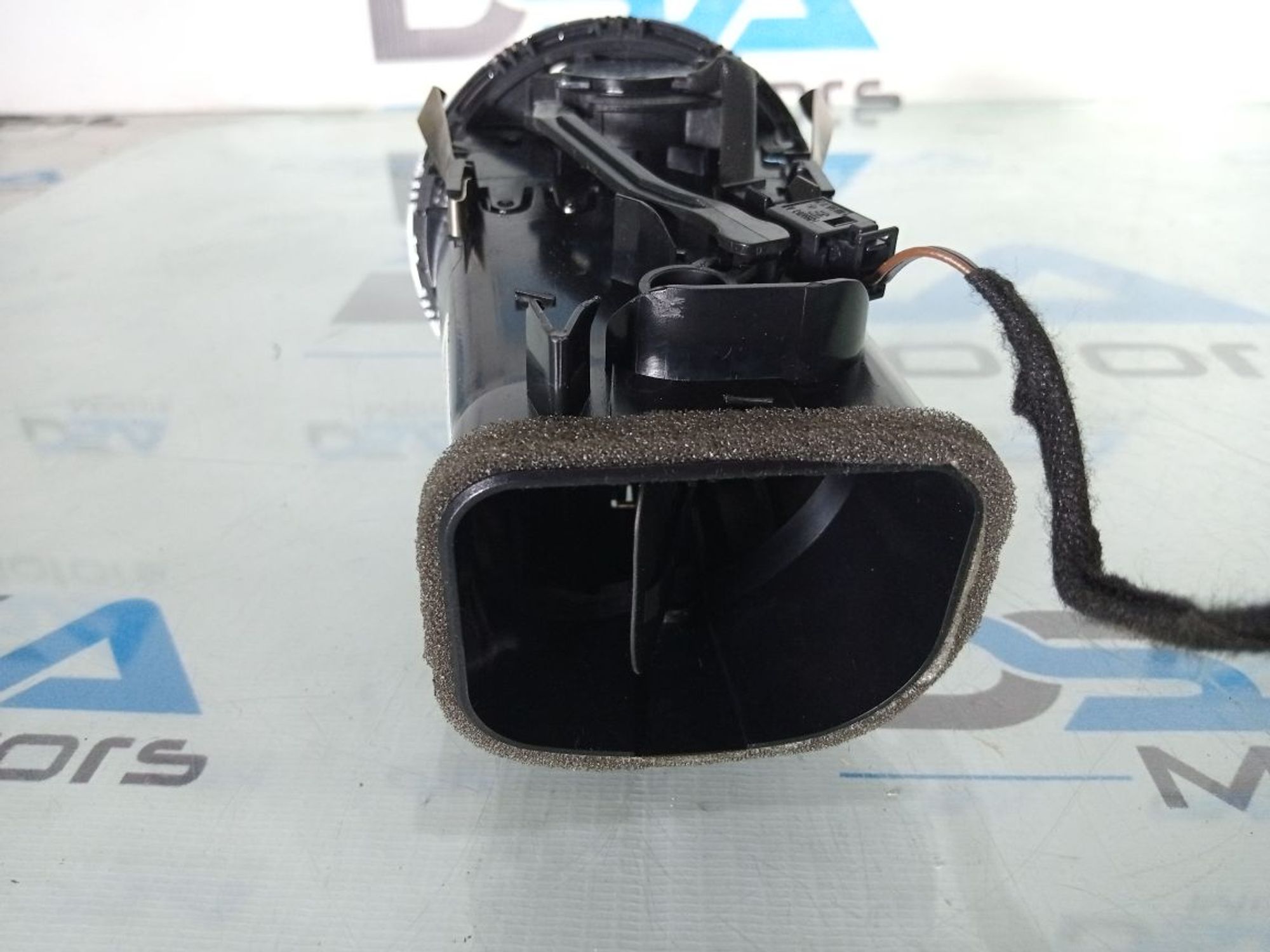 https://ycs.partsauto.market/partsauto-images/thmbs/userImages/b7628e092085f1f91467af1afb6e7630/part/101f2995-9745-4a22-8e0b-a2a6192a0e81_1733848941110.jpg